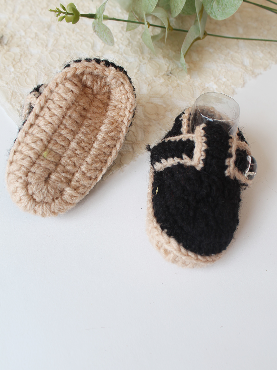 Woonie Crochet Self Design Booties - Black