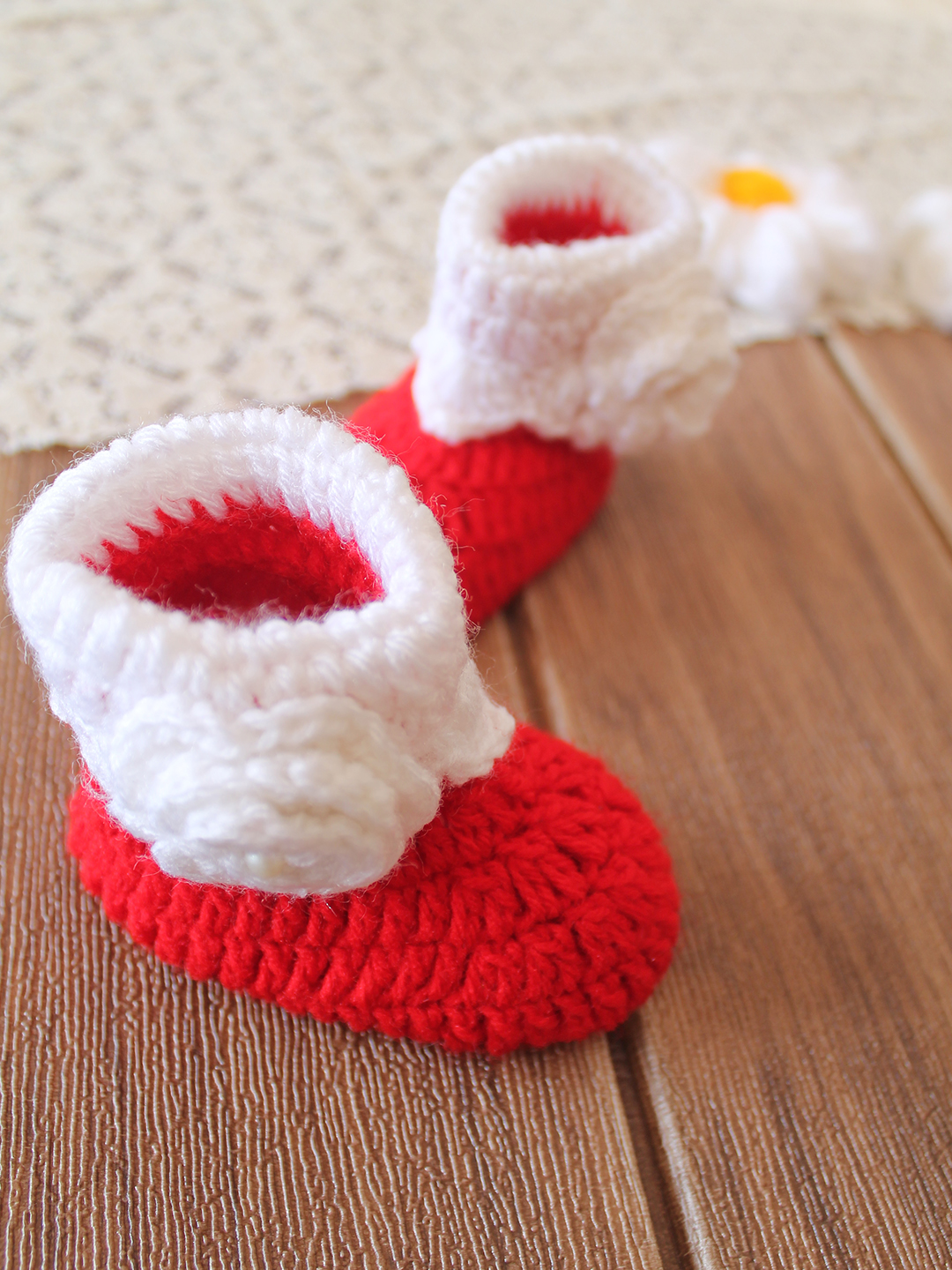 Woonie Crochet Floral Applique Booties - Red