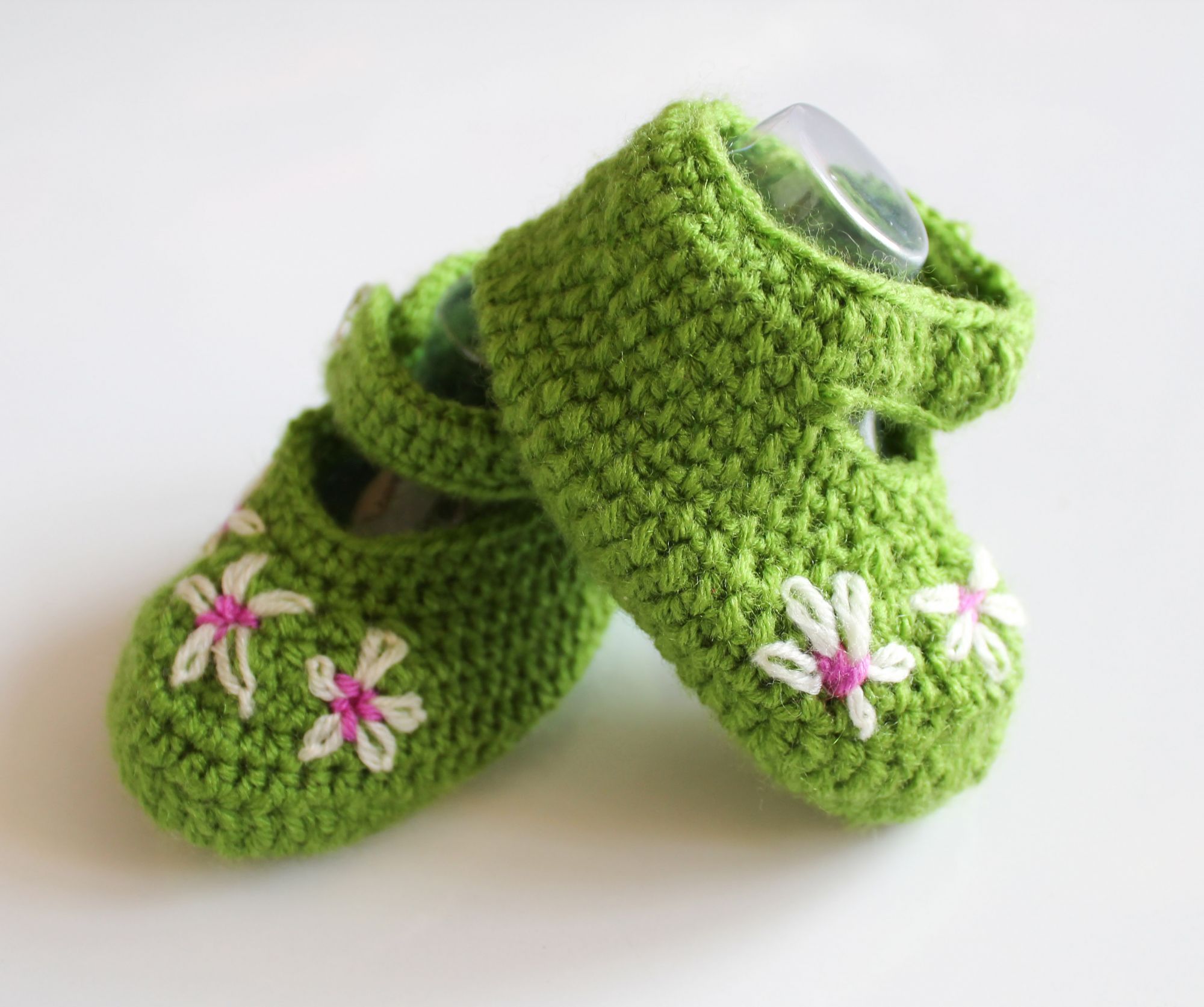 Woonie Green Embroidered Handmade Woolen Booties for Kids