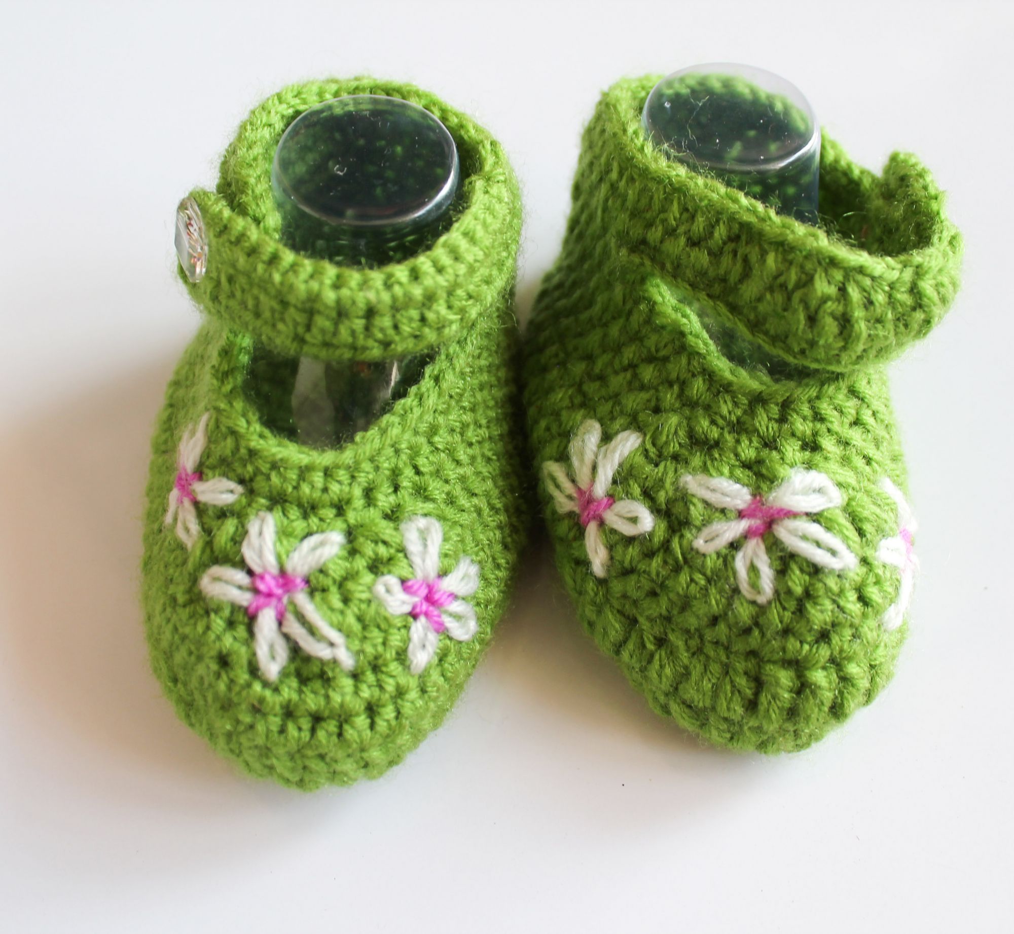 Woonie Green Embroidered Handmade Woolen Booties for Kids