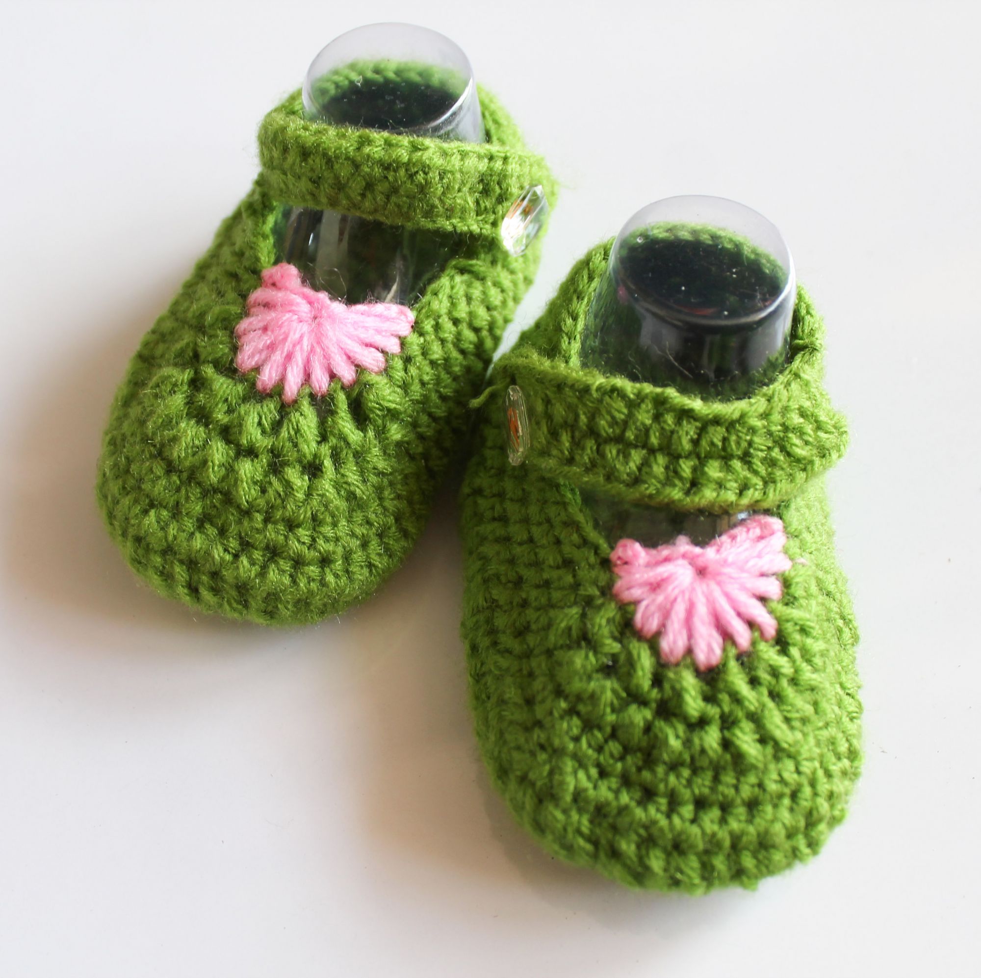 Woonie Green Handmade Woolen Booties for Kids
