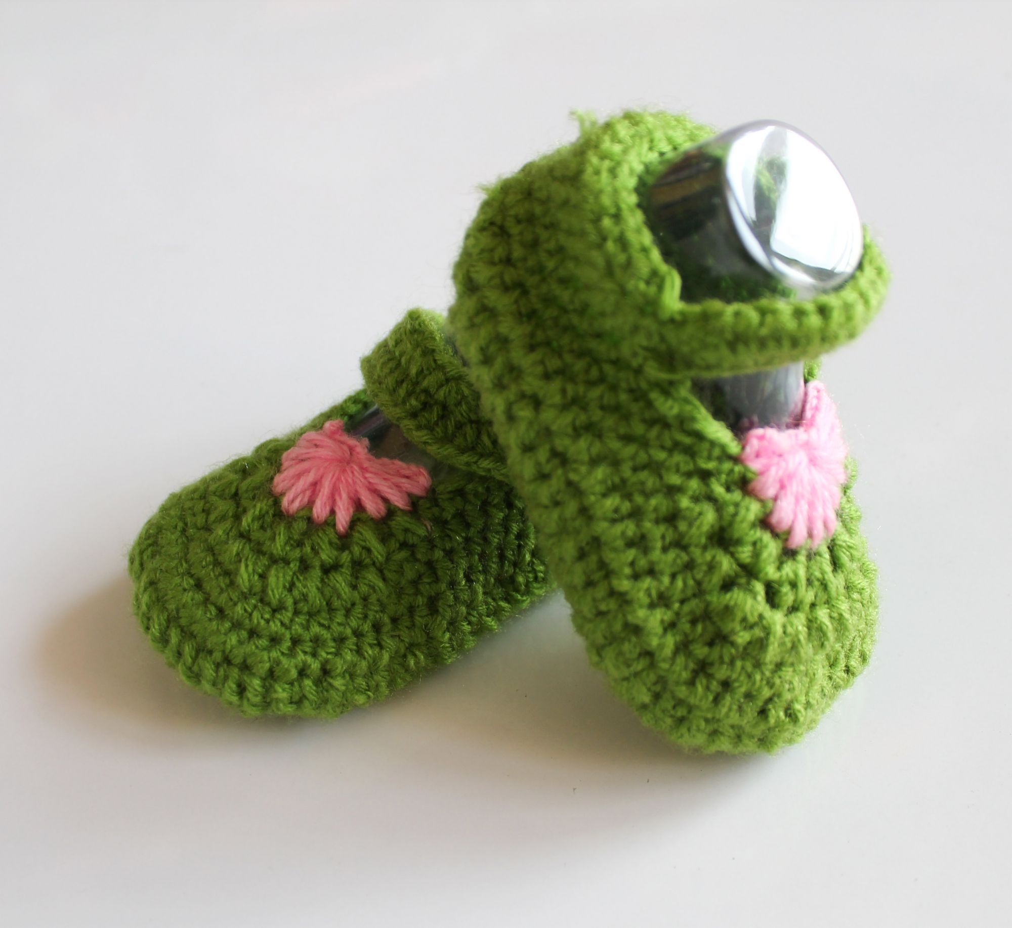 Woonie Green Handmade Woolen Booties for Kids