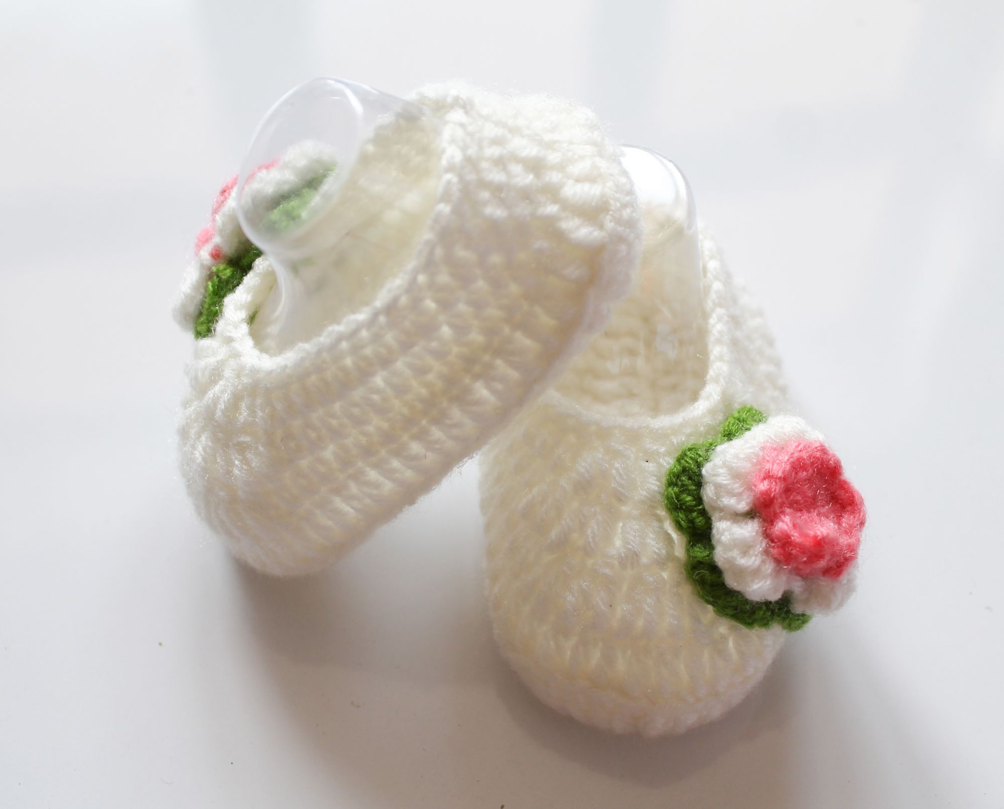 Woonie Handmade Cream Floral Booties