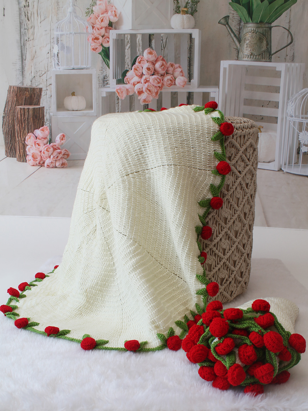 Woonie Handmade Rose Bouquet Blanket 25 inch Diameter - Cream