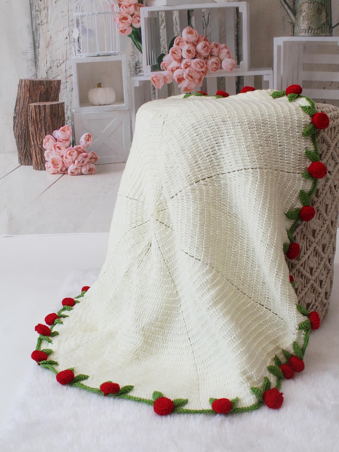 Woonie Handmade Rose Bouquet Blanket 25 inch Diameter - Cream