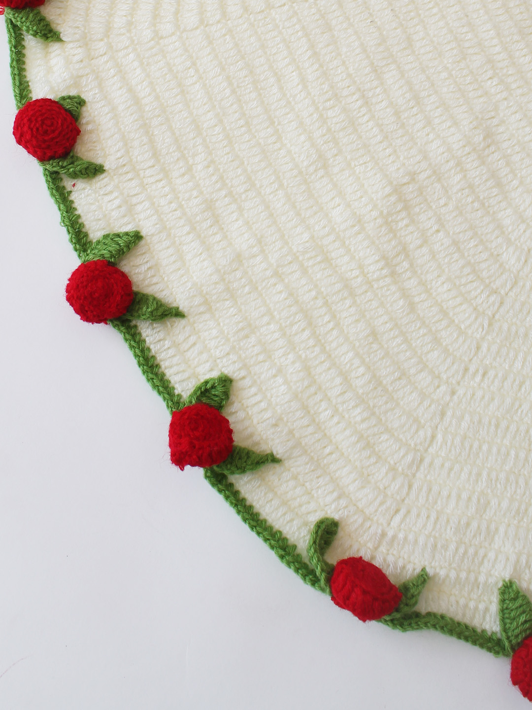 Woonie Handmade Rose Bouquet Blanket 25 inch Diameter - Cream