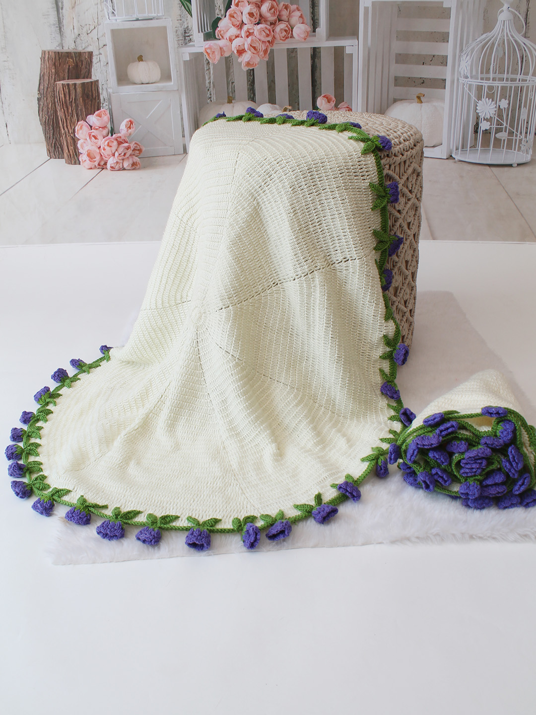 Woonie Handmade Rose Bouquet Blanket 25 inch Diameter - Cream