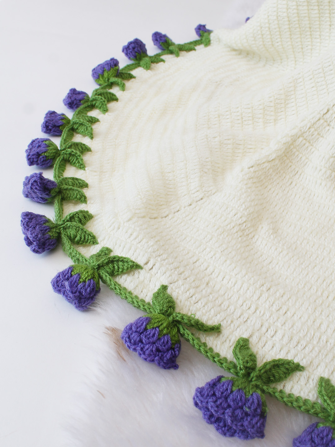 Woonie Handmade Rose Bouquet Blanket 25 inch Diameter - Cream