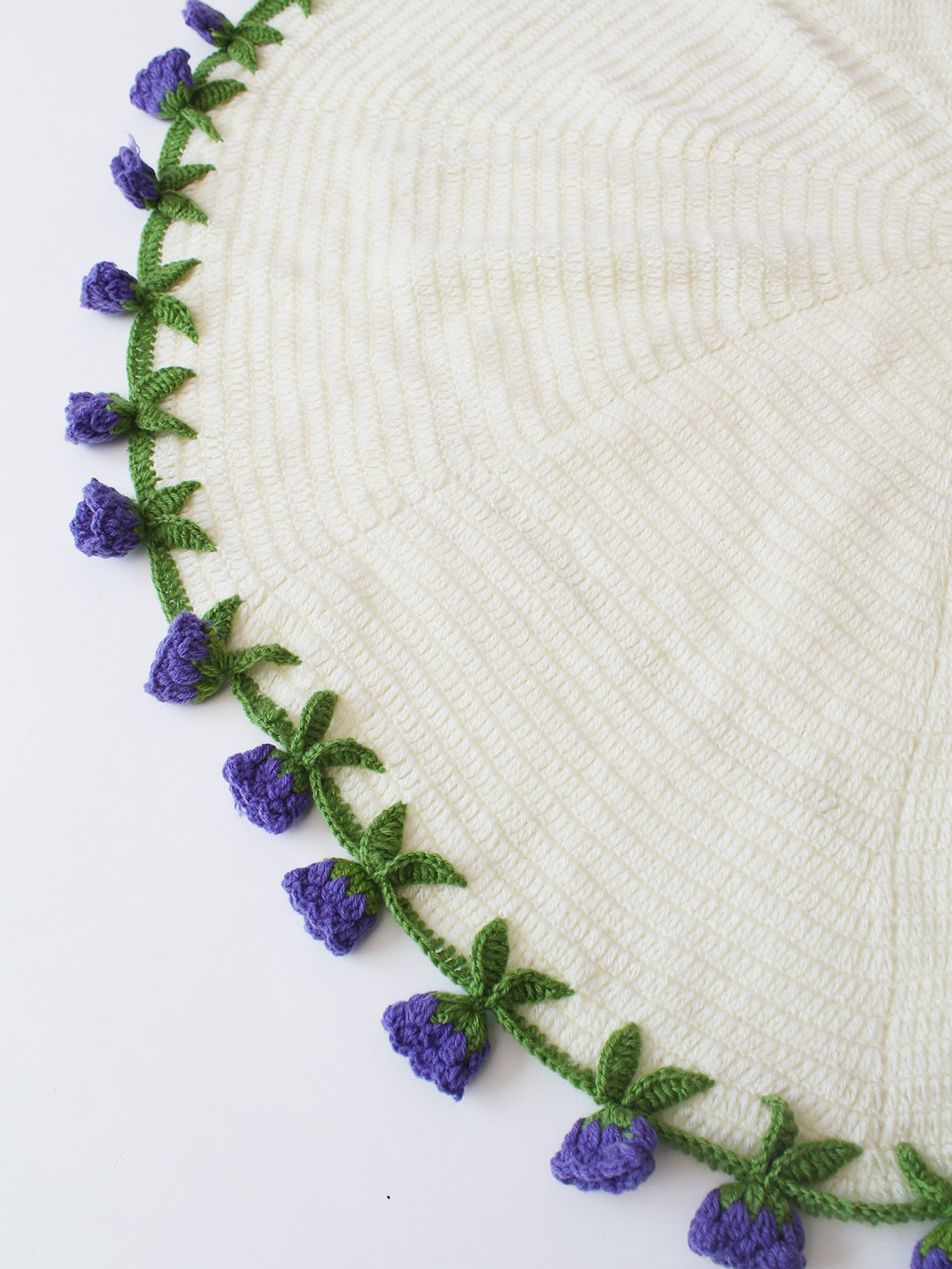 Woonie Handmade Rose Bouquet Blanket 25 inch Diameter - Cream