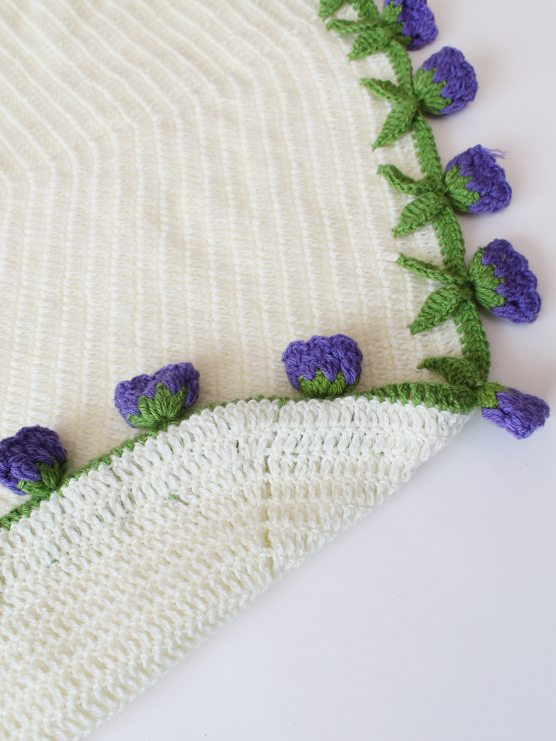 Woonie Handmade Rose Bouquet Blanket 25 inch Diameter - Cream