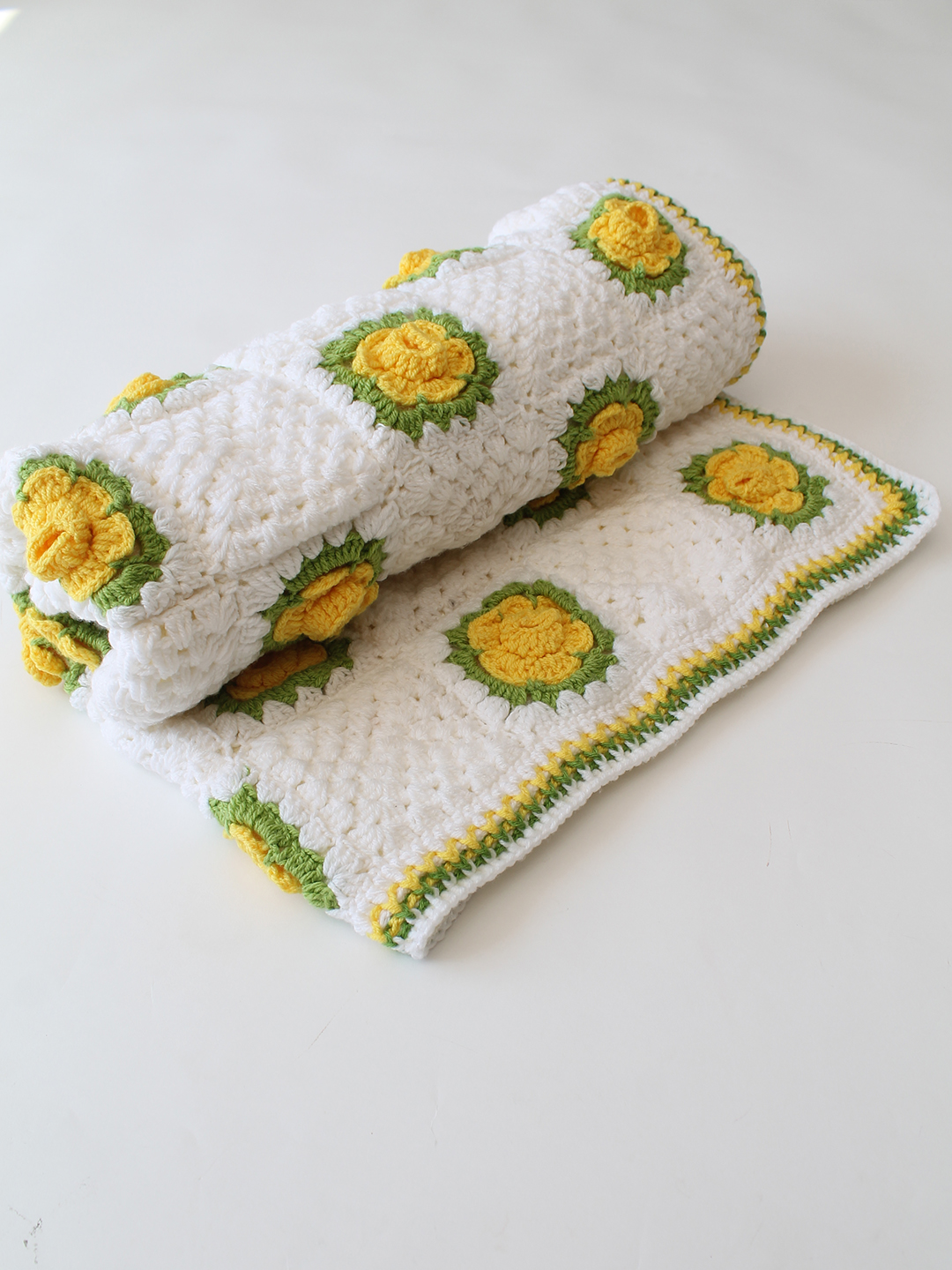 Woonie Handmade 3D Floral 40*40 inch Blanket with Sherpa Lining