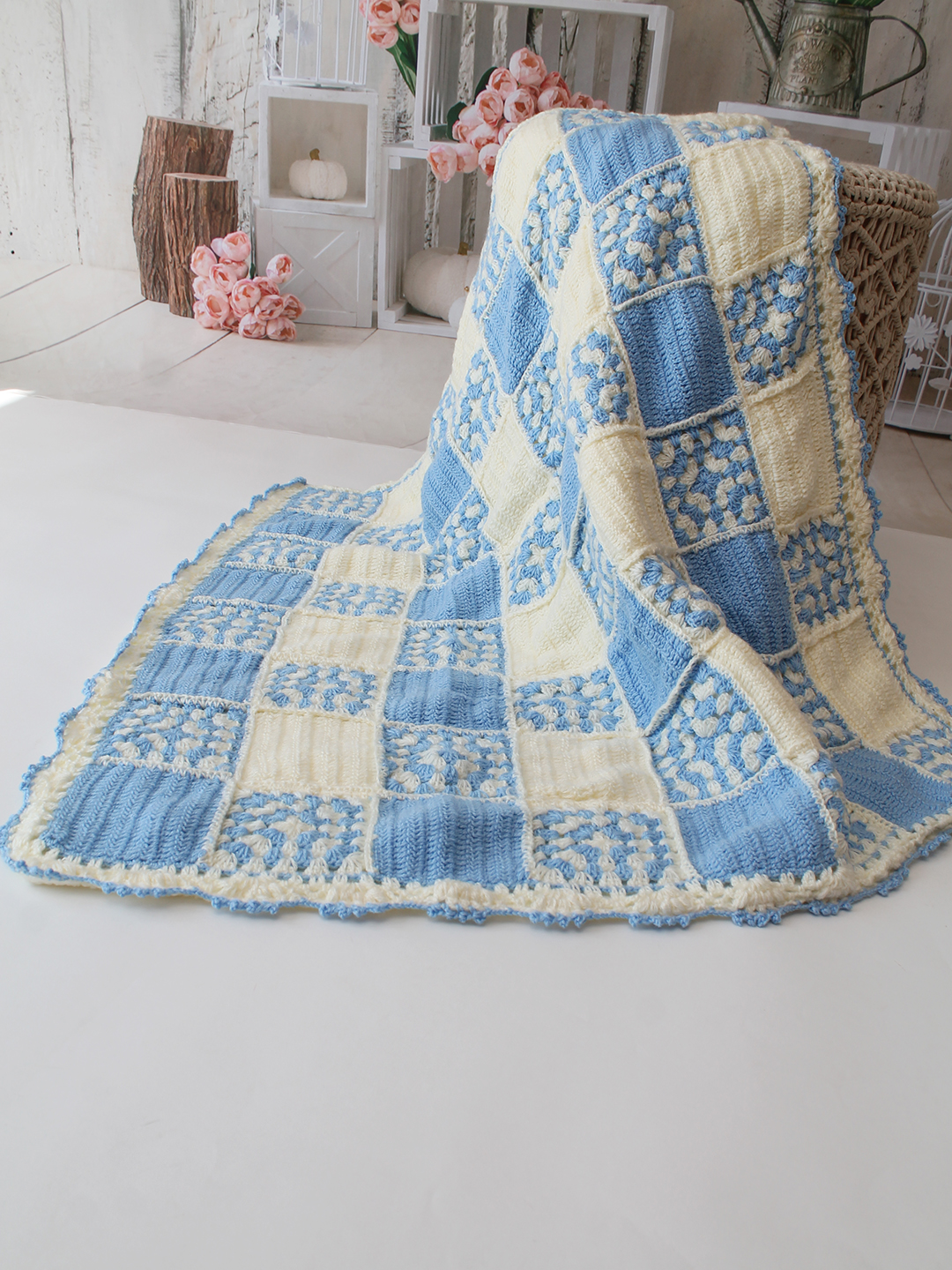 Woonie Handmade Granny Sqaure 40*40 inch with Lining Blanket - Blue