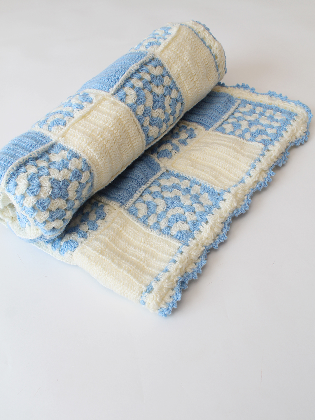 Woonie Handmade Granny Sqaure 40*40 inch with Lining Blanket - Blue