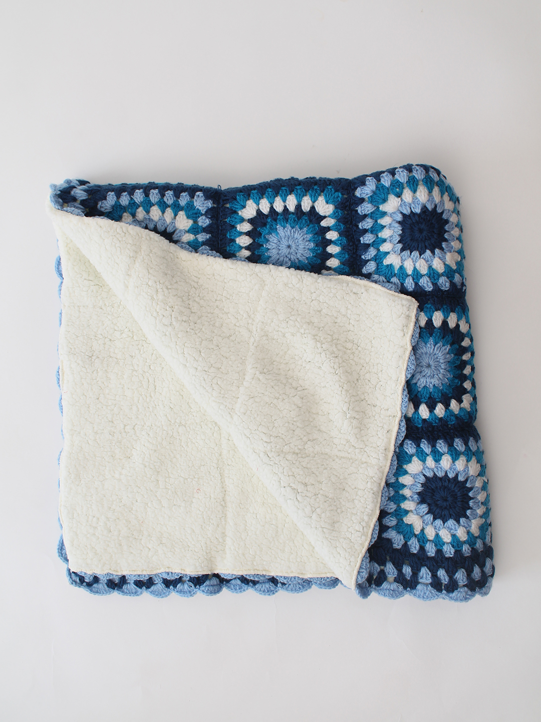 Woonie Handmade Granny Sqaure Blanket with Sherpa Lining - Blue