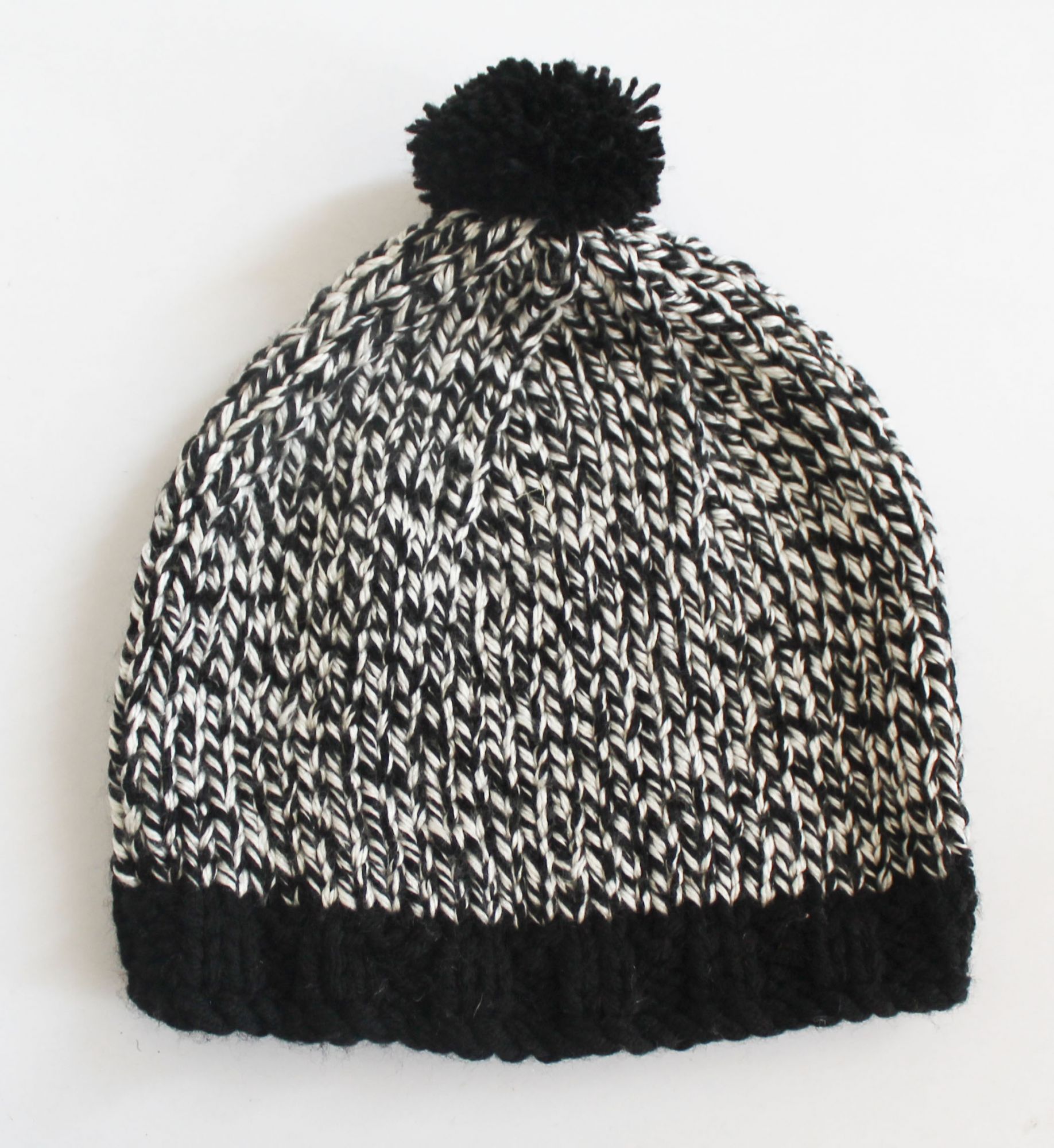 Woonie Handmade Pom Pom Detailing Cap - Black