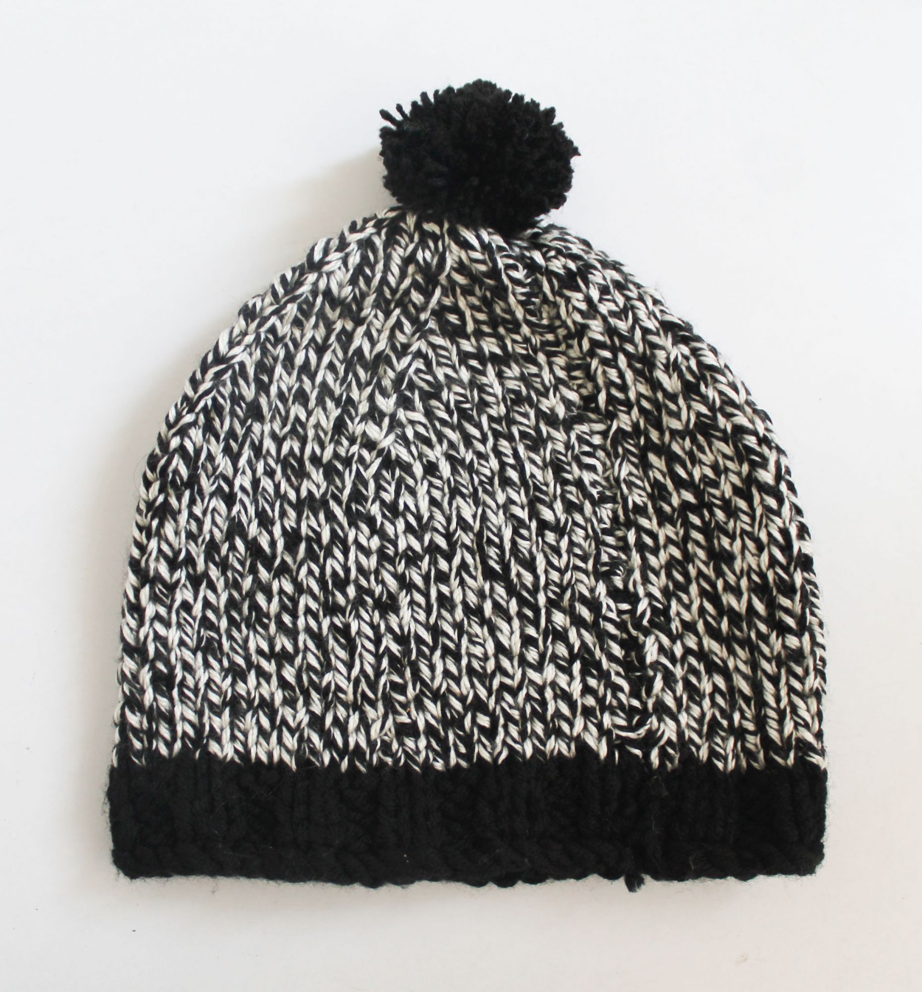 Woonie Handmade Pom Pom Detailing Cap - Black