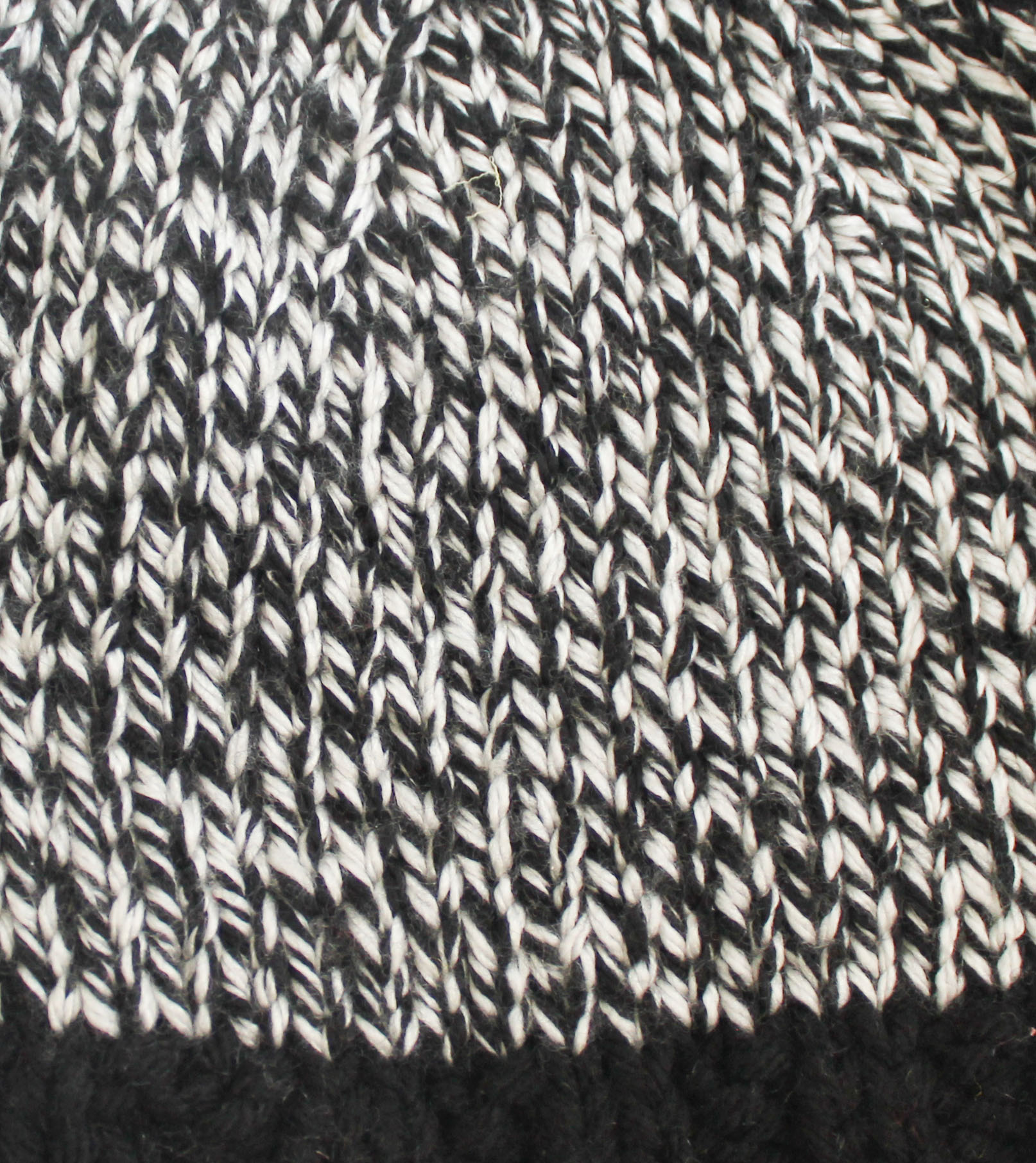 Woonie Handmade Pom Pom Detailing Cap - Black