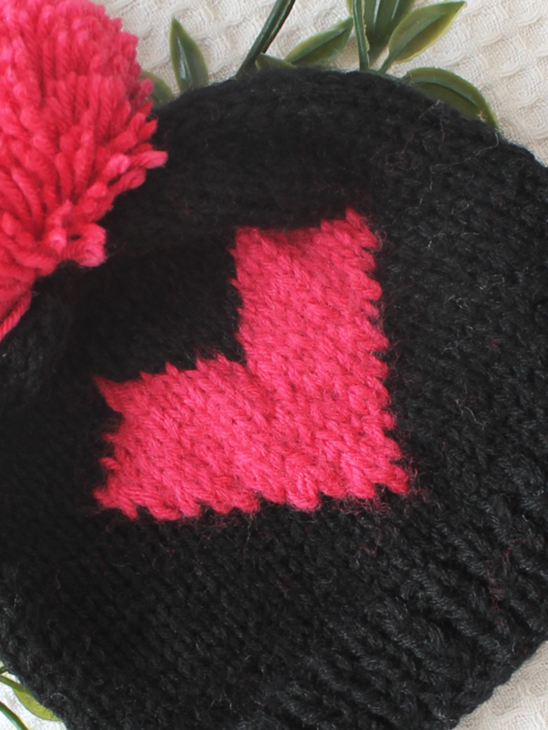 Woonie Handmade Heart Cap - Black