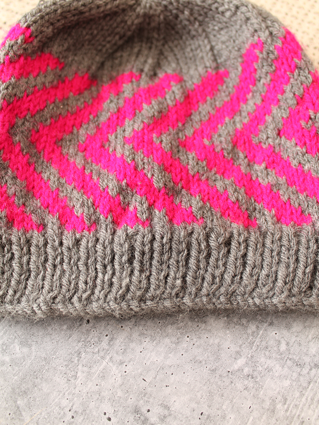 Woonie Handknitted Chevron Cap - Grey