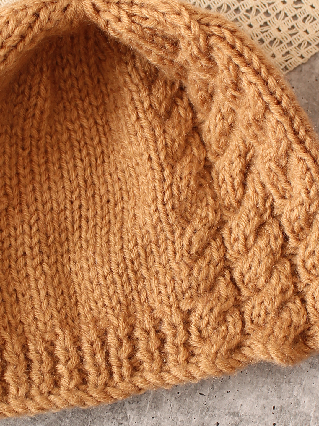 Woonie Handmade Cable Knit Cap - Brown