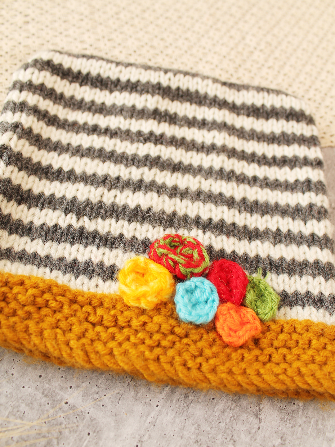 Woonie Handknitted Floral Square Cap - Black
