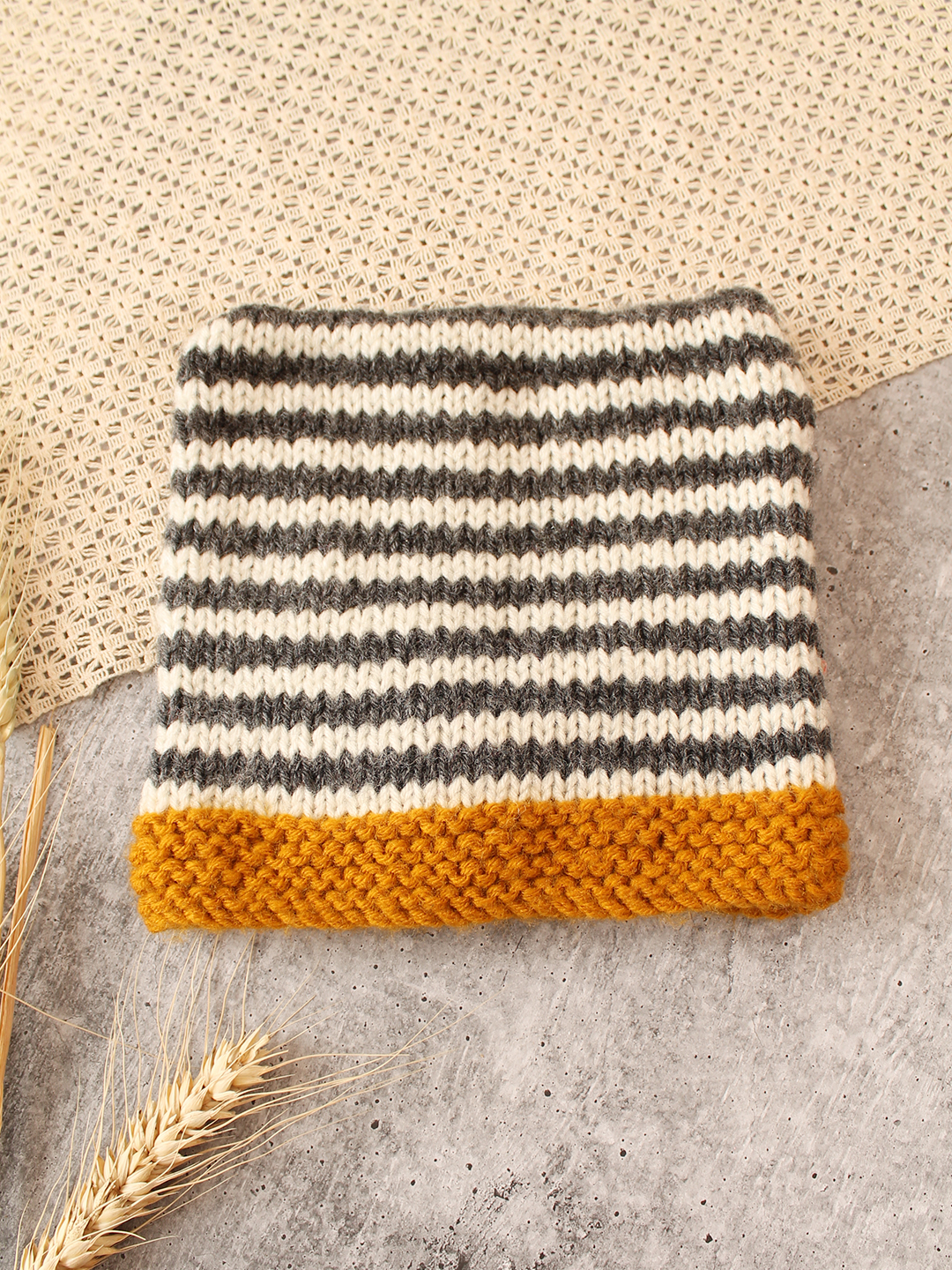 Woonie Handknitted Floral Square Cap - Black