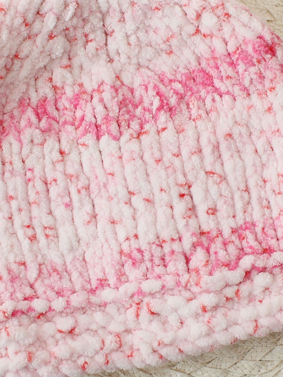 Handknitted Pom Pom Detailed Cap - Pink