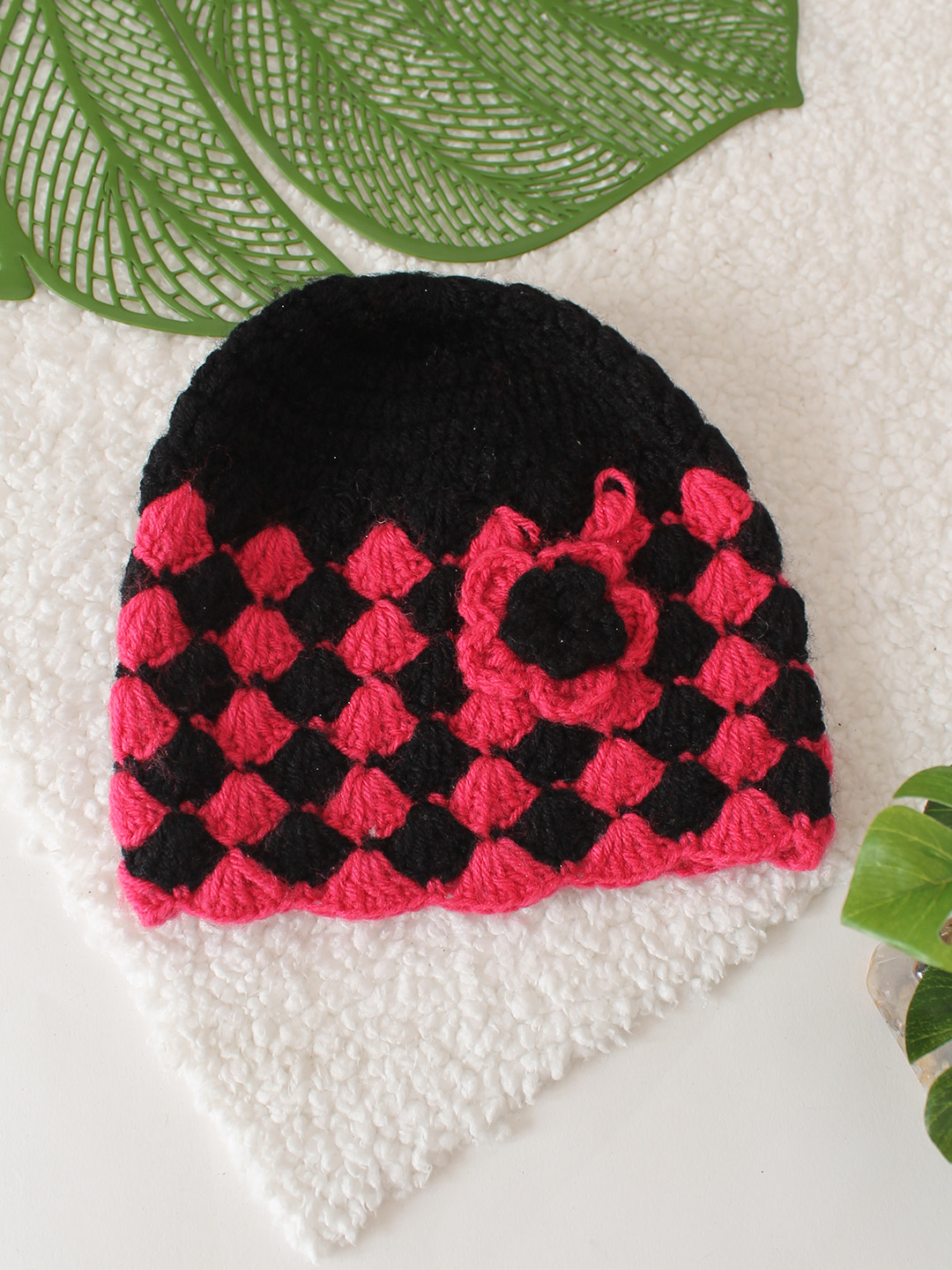 Crochet Colorblocked Floral Cap - Black