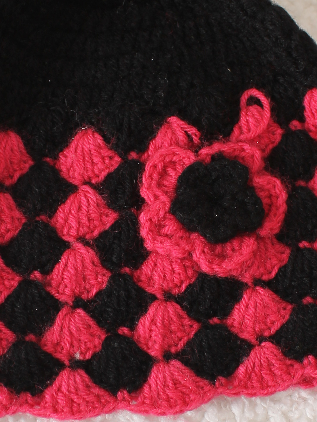 Crochet Colorblocked Floral Cap - Black