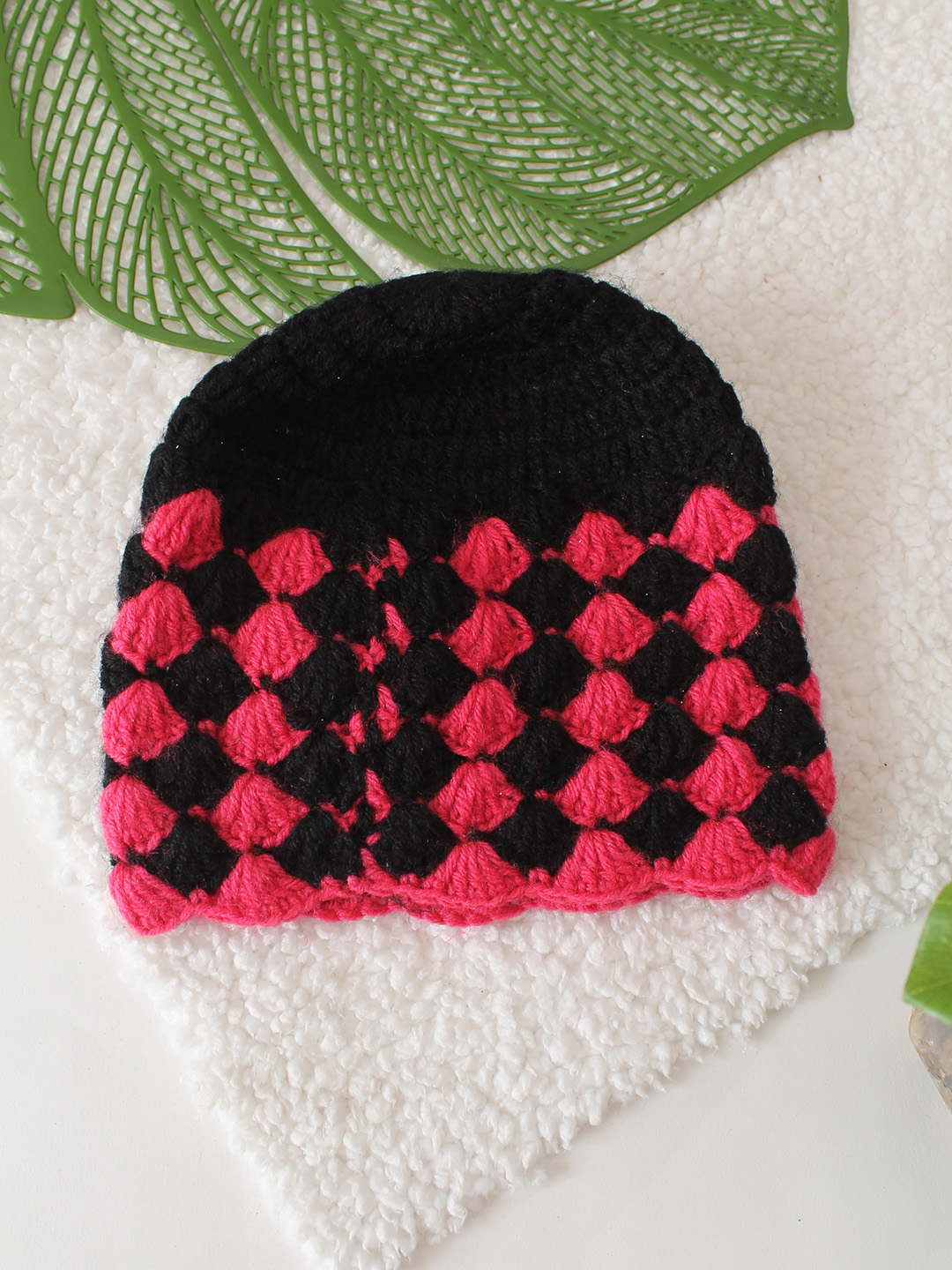 Crochet Colorblocked Floral Cap - Black