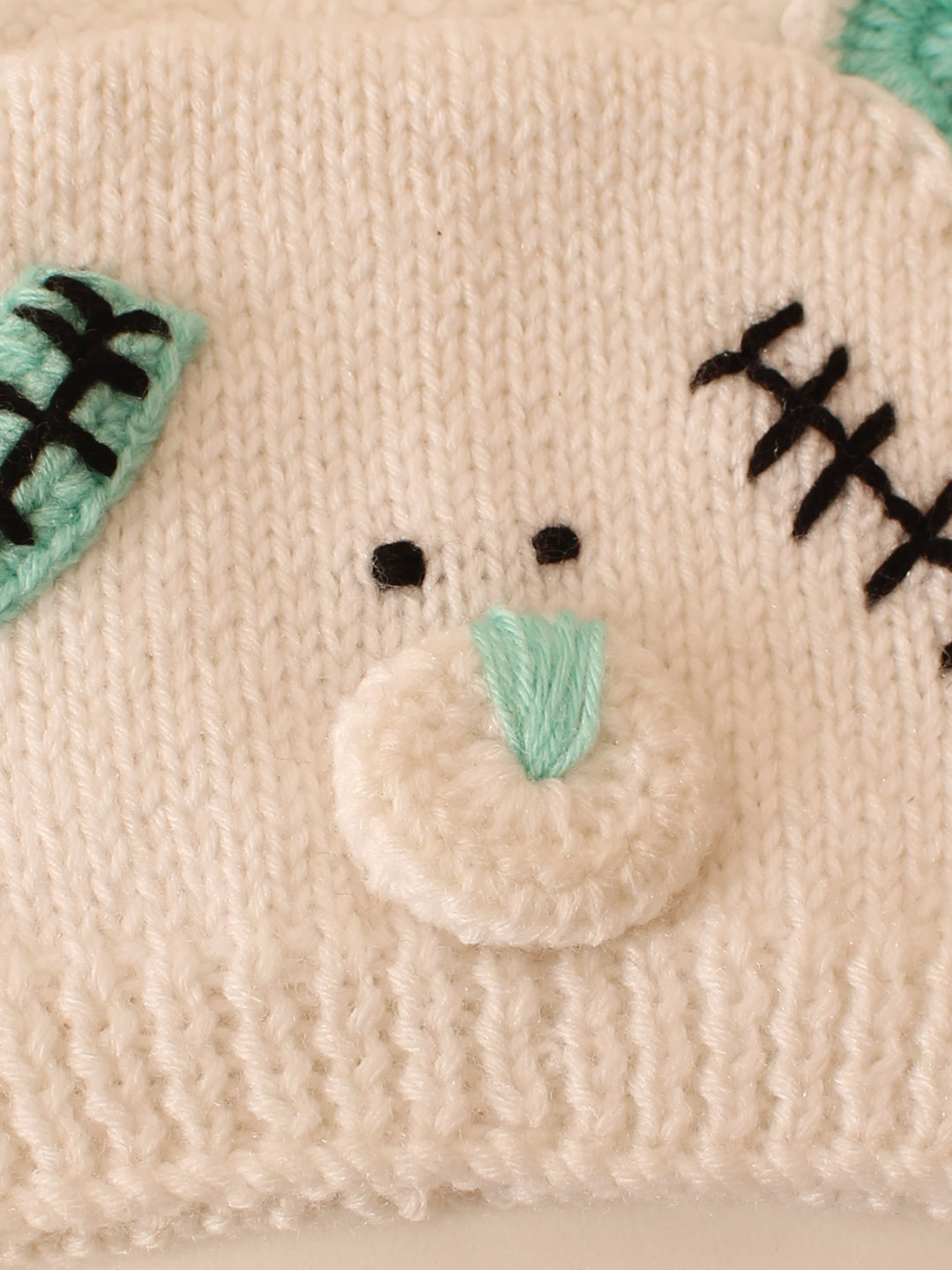 Handmade Bear Design Cap - White