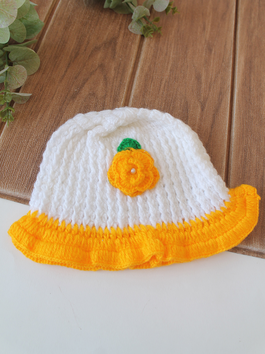 Woonie Crochet Floral Applique Cap - White