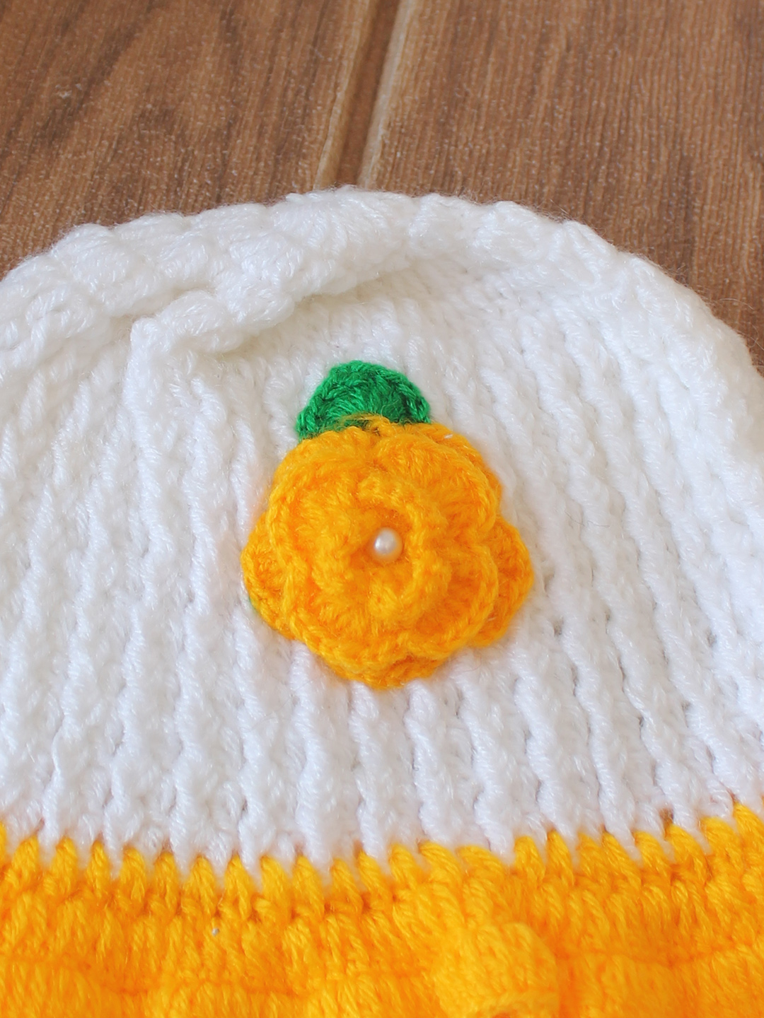 Woonie Crochet Floral Applique Cap - White
