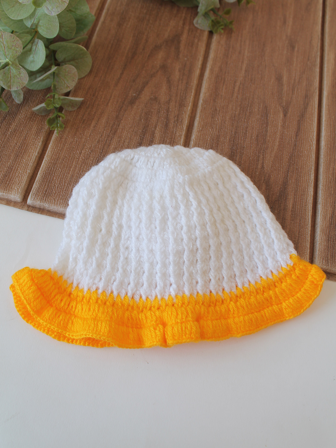 Woonie Crochet Floral Applique Cap - White