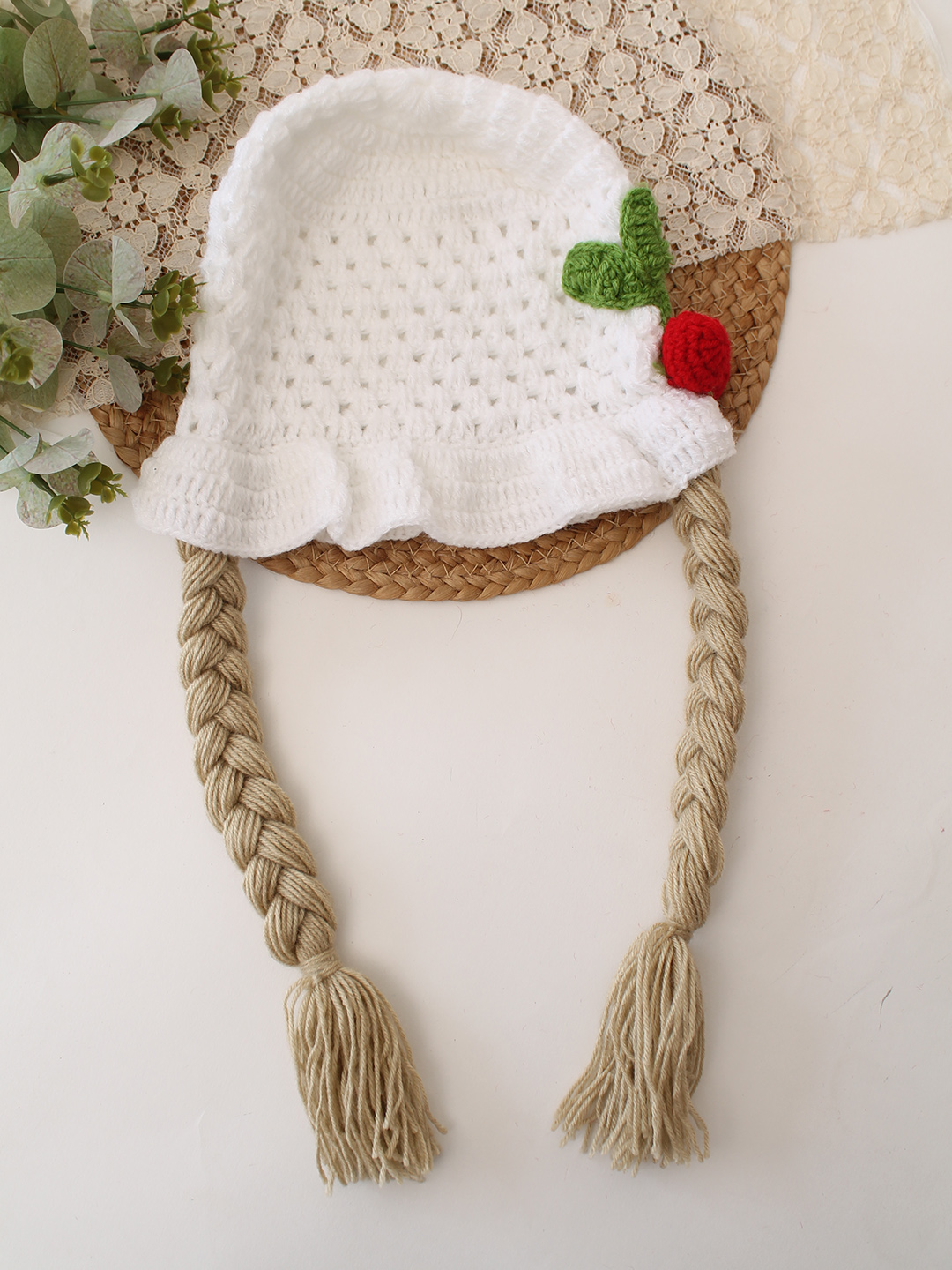 Woonie Crochet Cherry Applique Detailed Cap - White