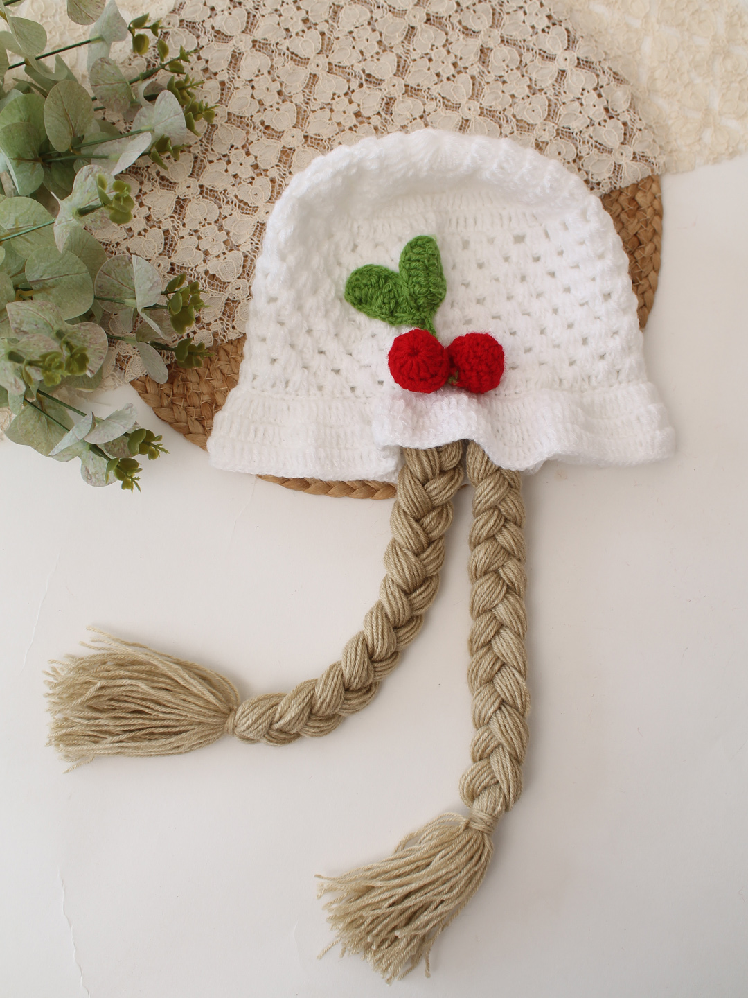 Woonie Crochet Cherry Applique Detailed Cap - White