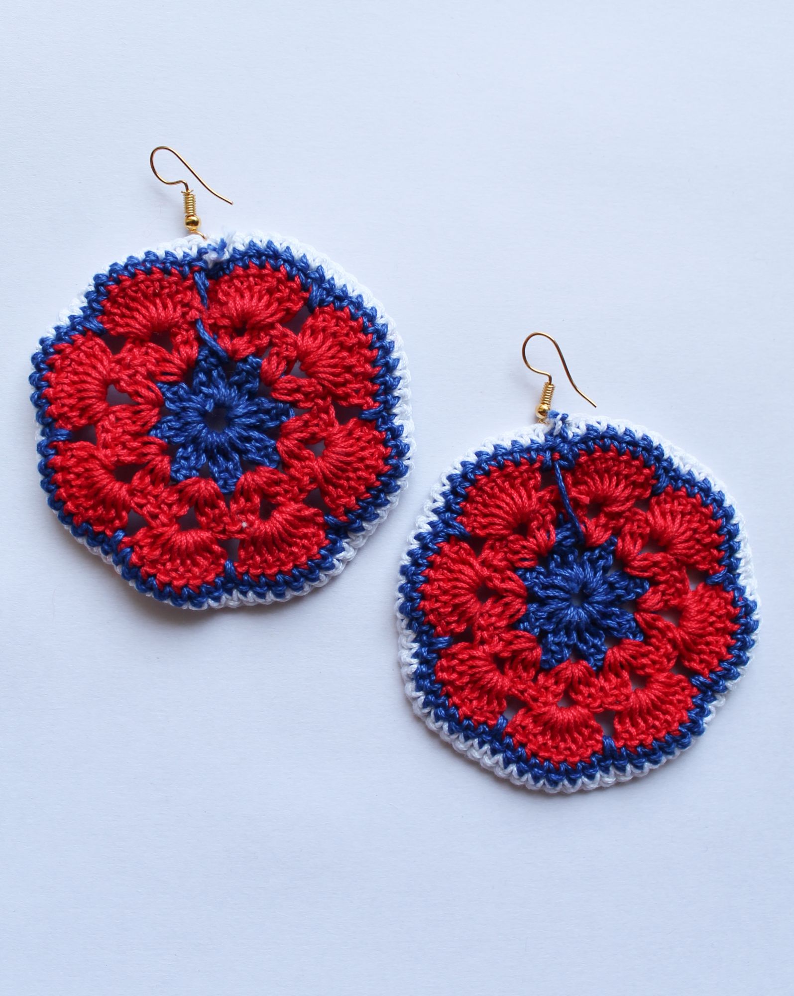 Woonie Handmade Floral Round Crocheted Earings-Red & Blue