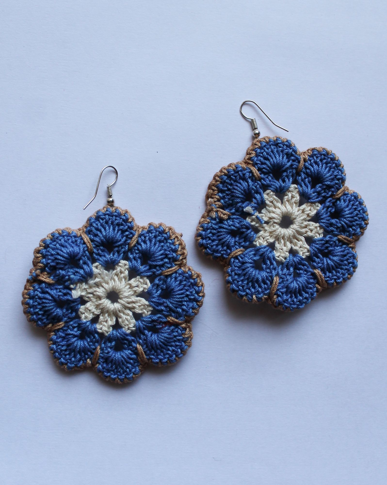 Woonie Handmade Circular Crocheted Earrings-Blue