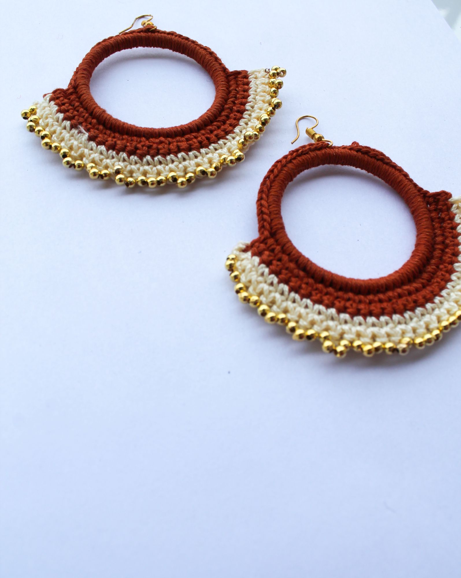 Woonie Handmade Crocheted Pearl Embellished Chanbalis-Maroon