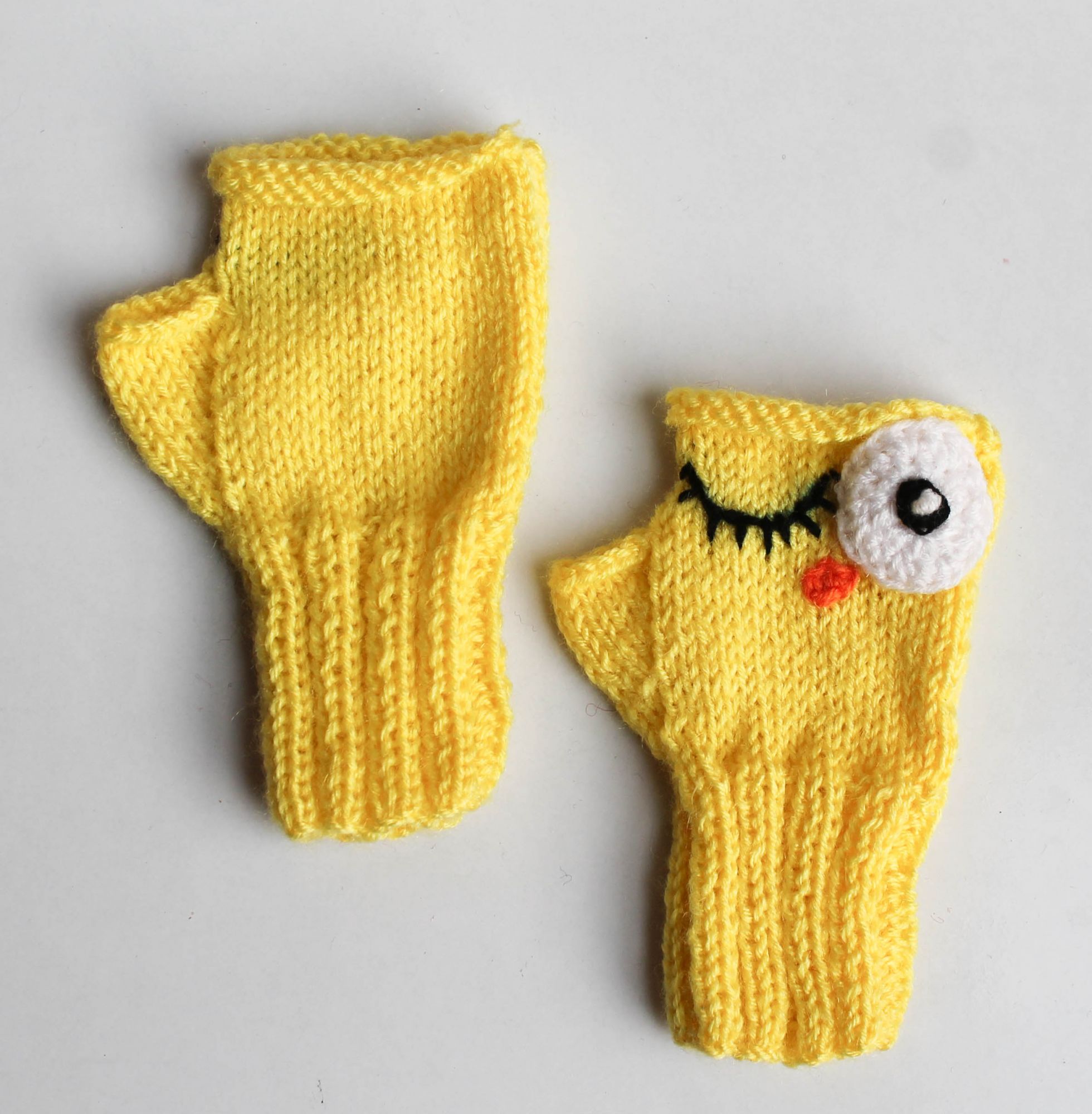 Woonie Handmade Eye Leshes Pattern Gloves - Yellow