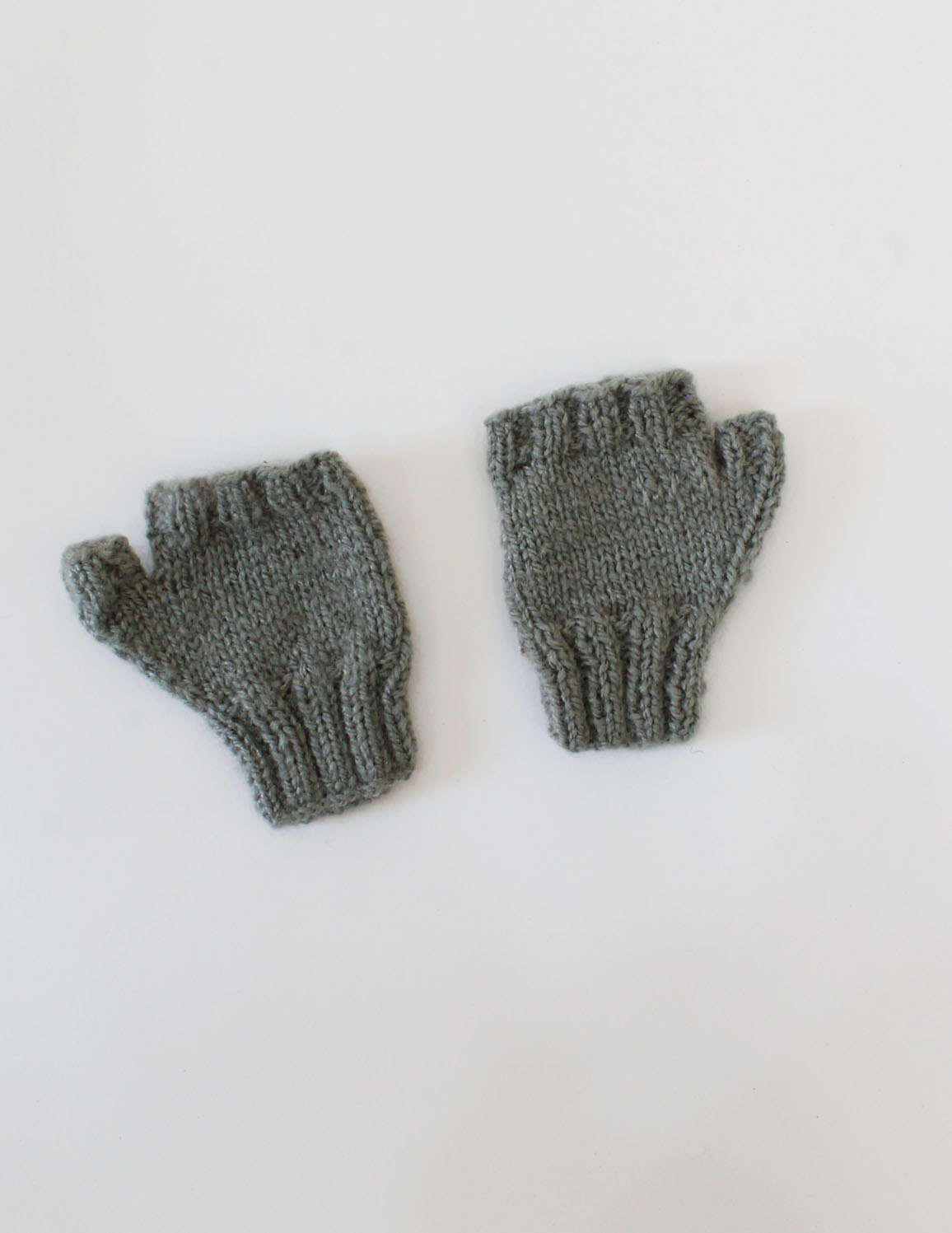 Handmade Knitted Fingerless Heart Detailing Gloves-Grey