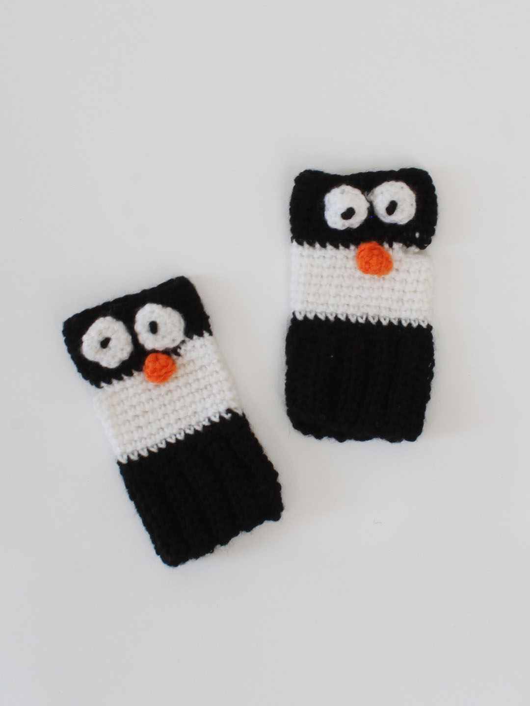 Handmade Knitted Fingerless Eyes Detailing Gloves-Black & White