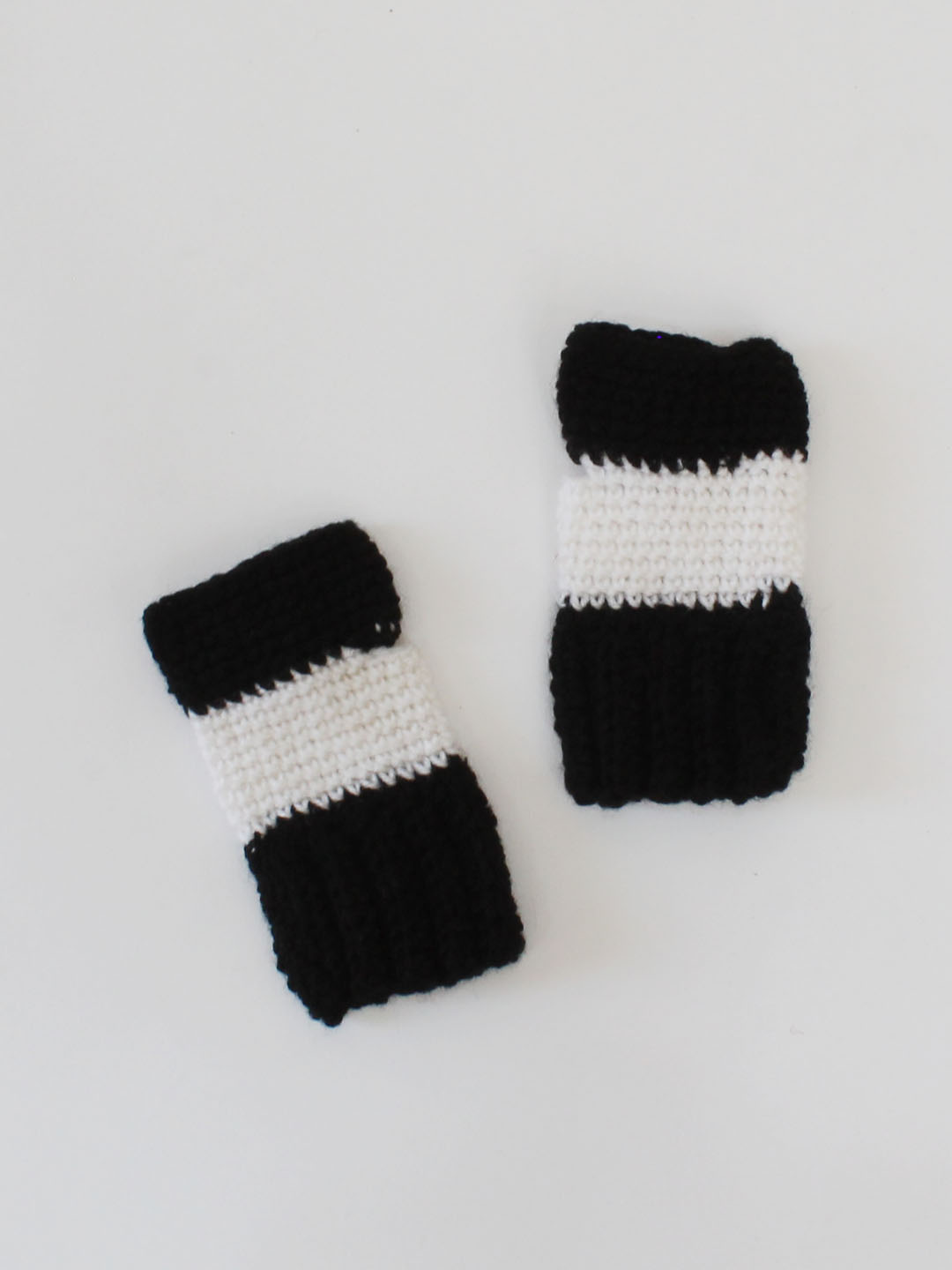 Handmade Knitted Fingerless Eyes Detailing Gloves-Black & White