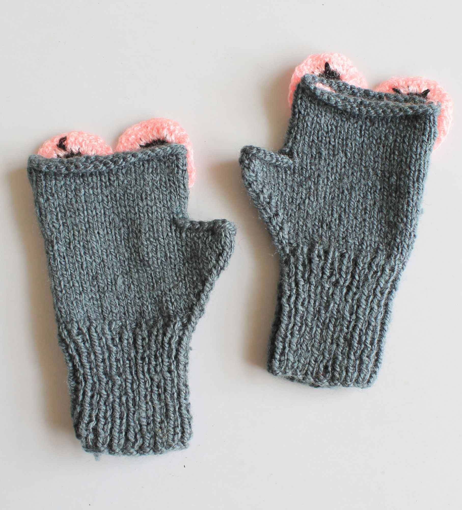 Woonie Handknitted Eyes Design Gloves - Grey