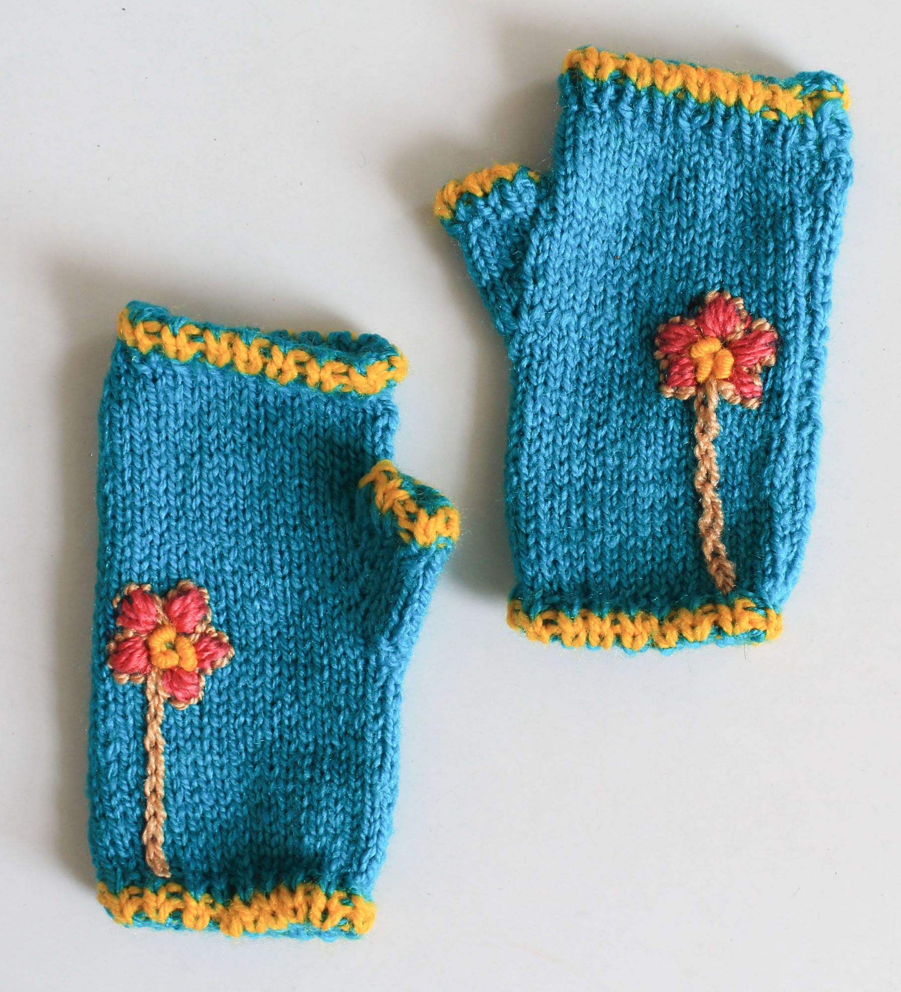 Woonie Floral Embroidered Gloves - Blue