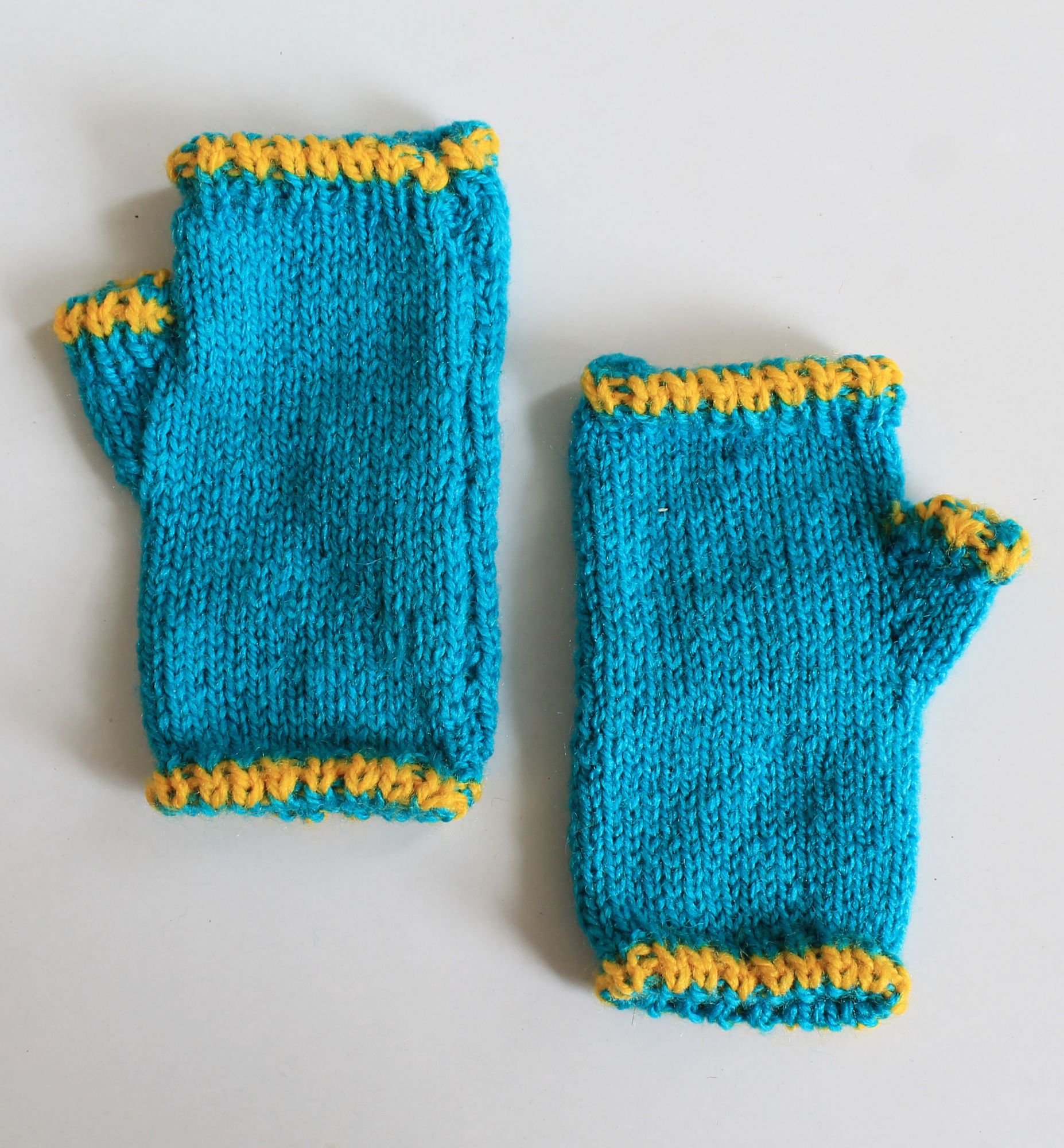 Woonie Floral Embroidered Gloves - Blue