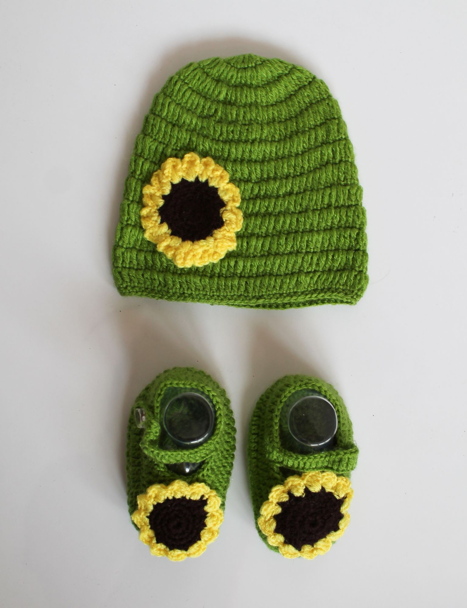 Woonie Handmade Sunflower Cap With Booties - Green