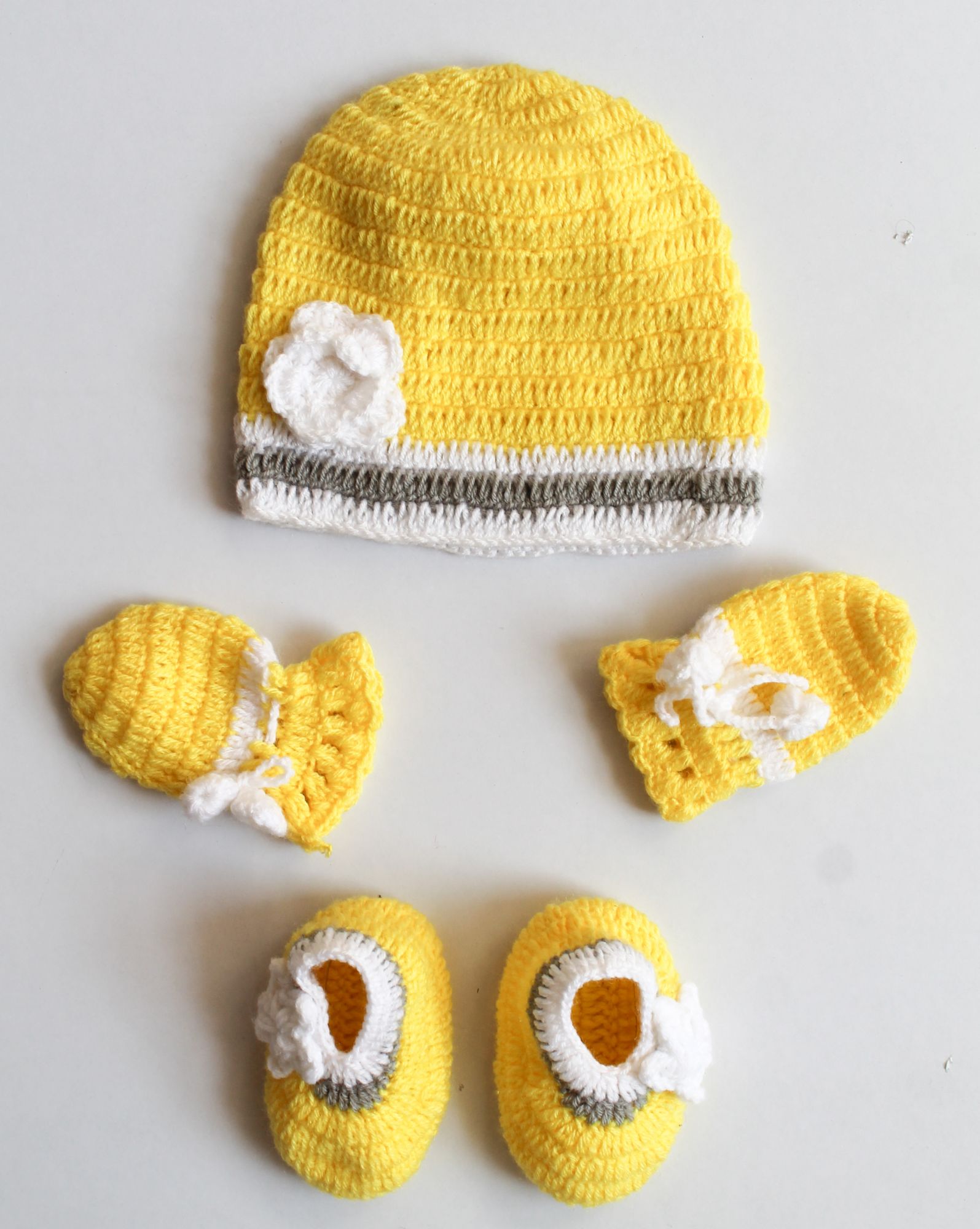Woonie Handmade Floral Cap With Booties & Mittens - Yellow