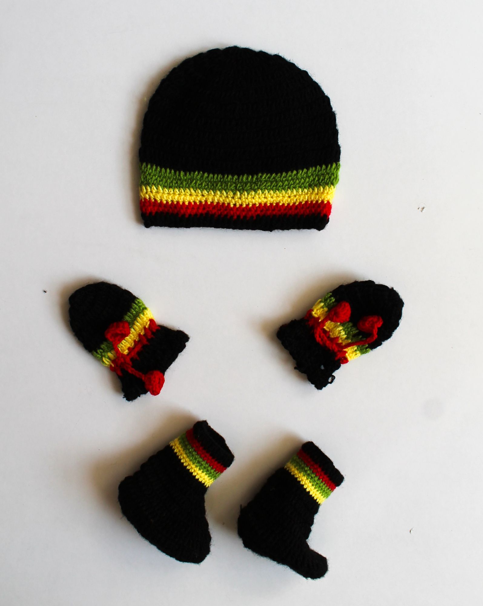 Woonie Handmade Cap With Mitten And Booties Set - Black