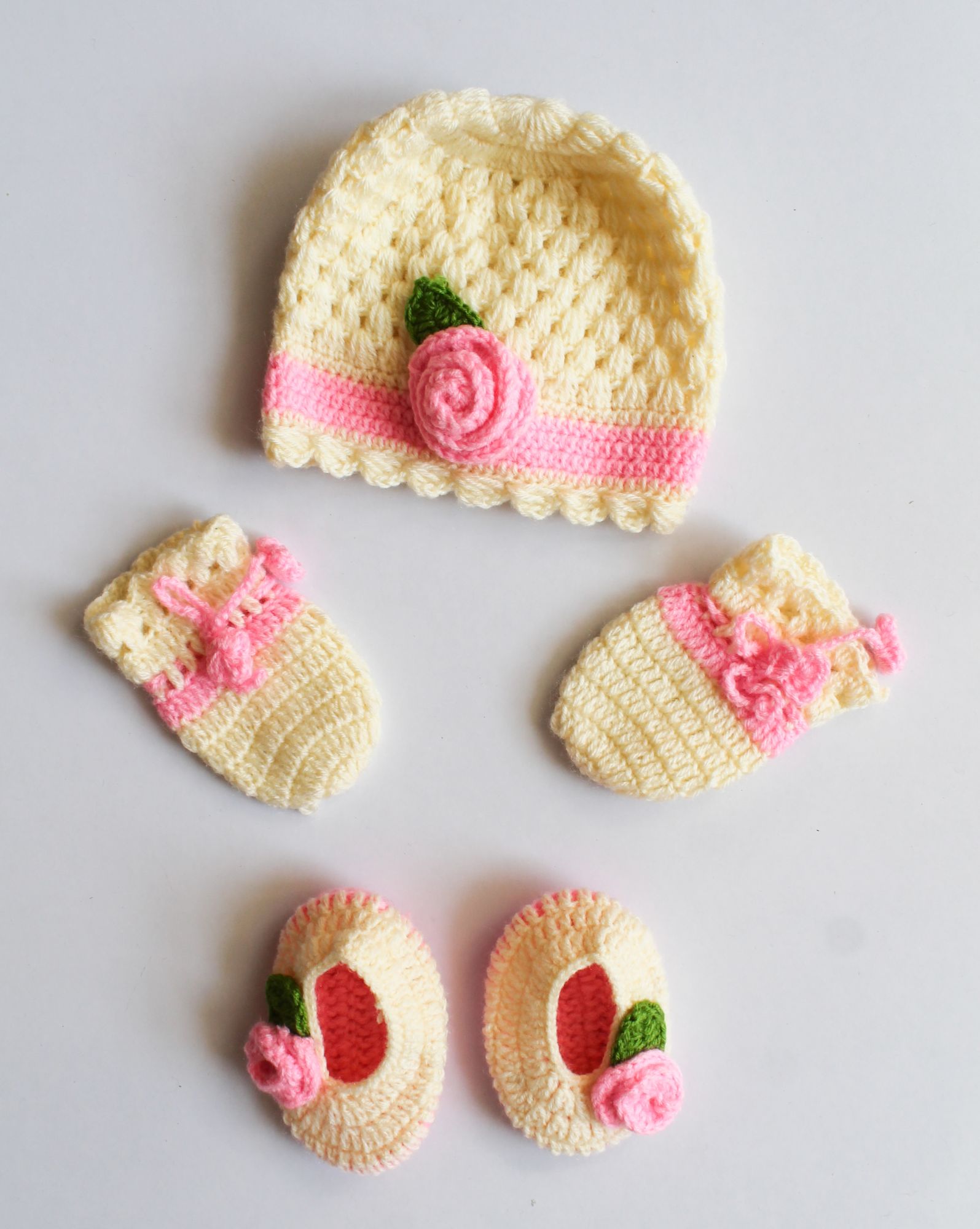 Woonie Handmade Floral Cap With Booties & Mittens - Cream